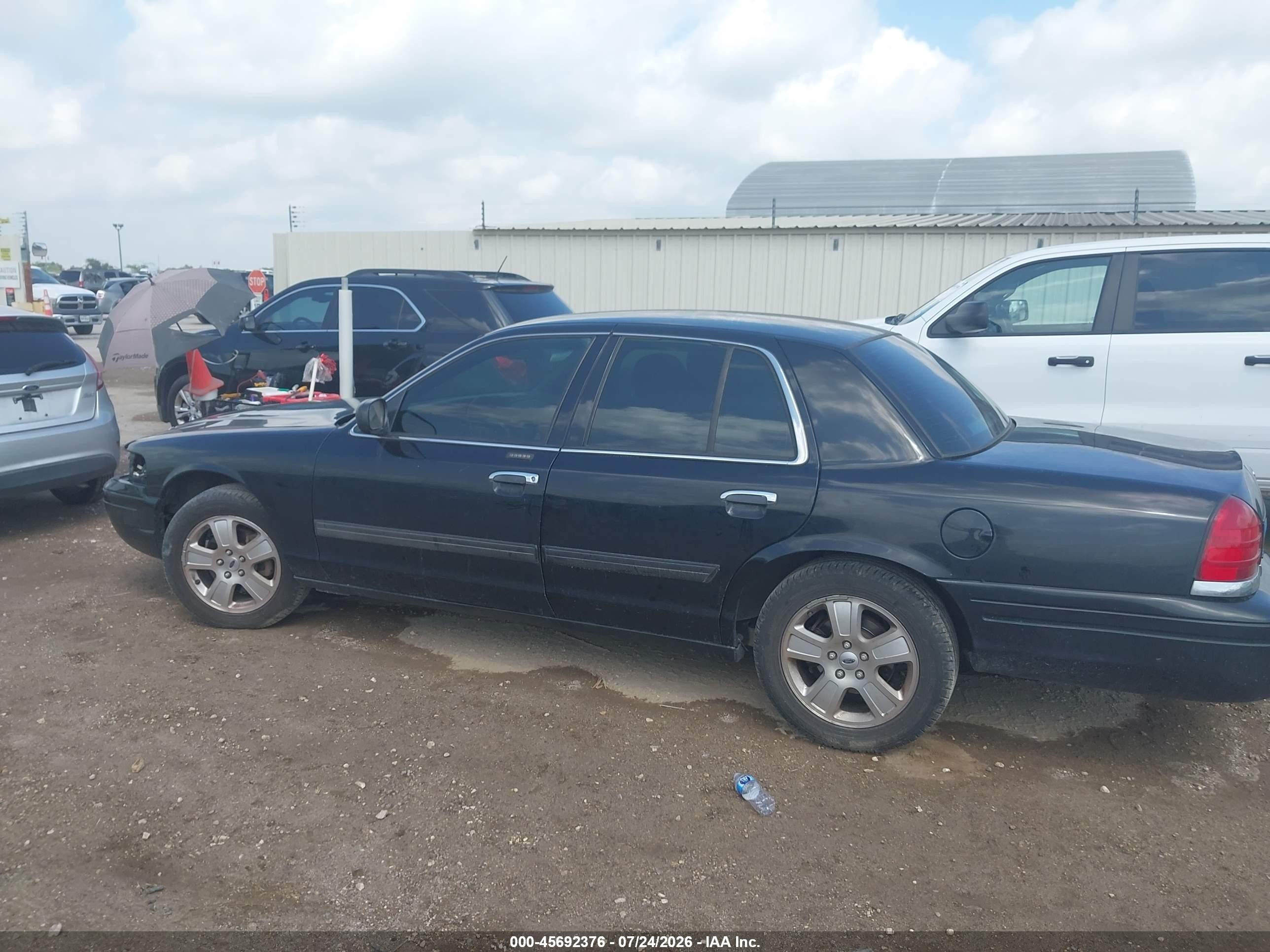 2011 Ford Crown Victoria Lx Black vin: 2FABP7EV2BX184174