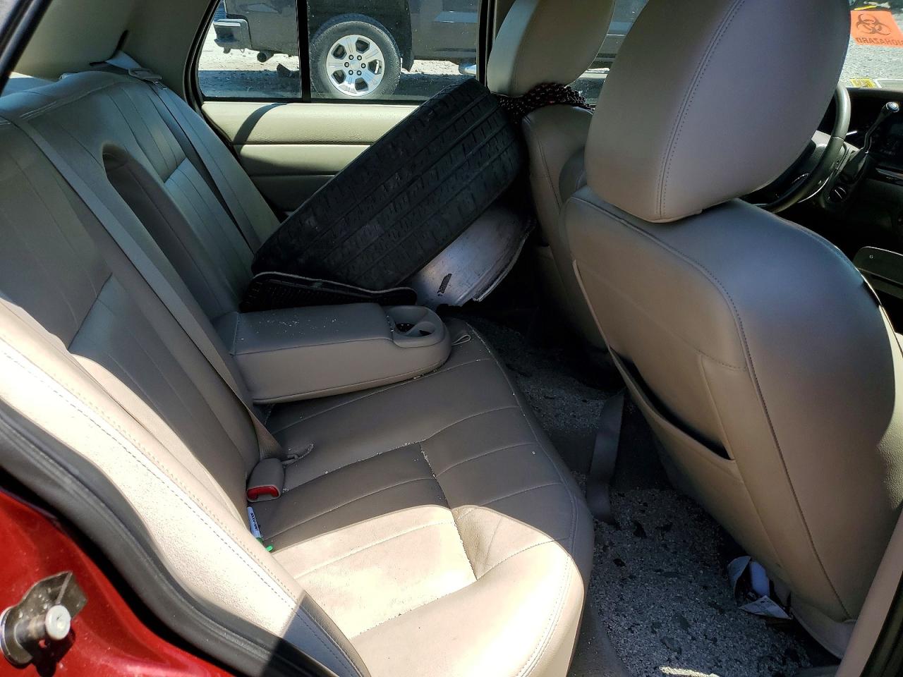 2011 Ford Crown Victoria Lx Burgundy vin: 2FABP7EV4BX150298