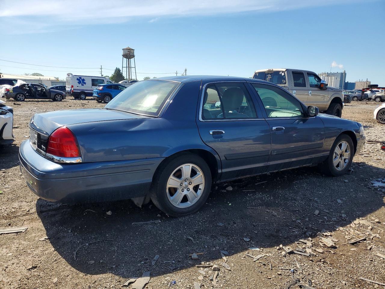 2011 Ford Crown Victoria Lx Blue vin: 2FABP7EV5BX132537