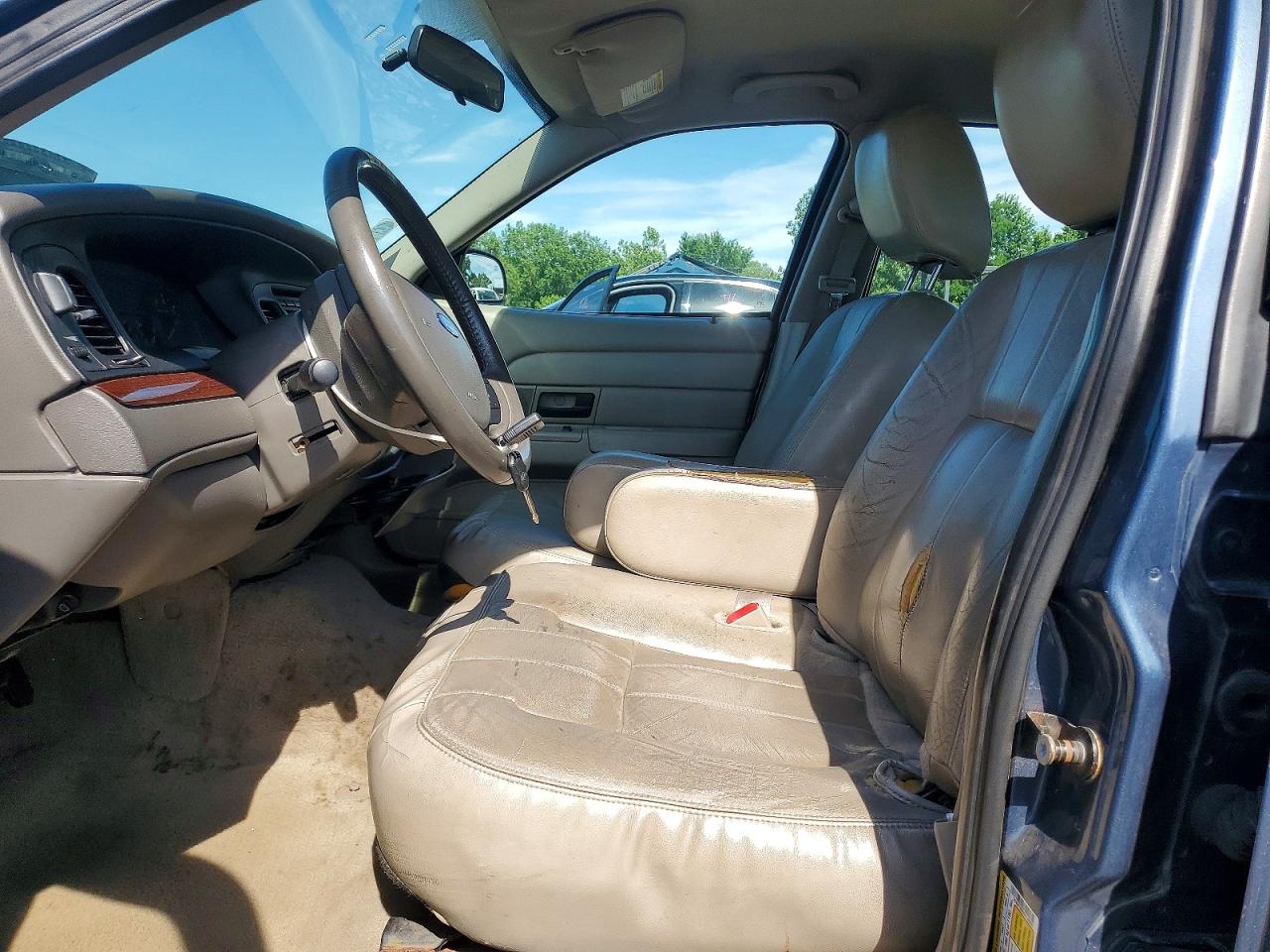 2011 Ford Crown Victoria Lx Blue vin: 2FABP7EV5BX132537