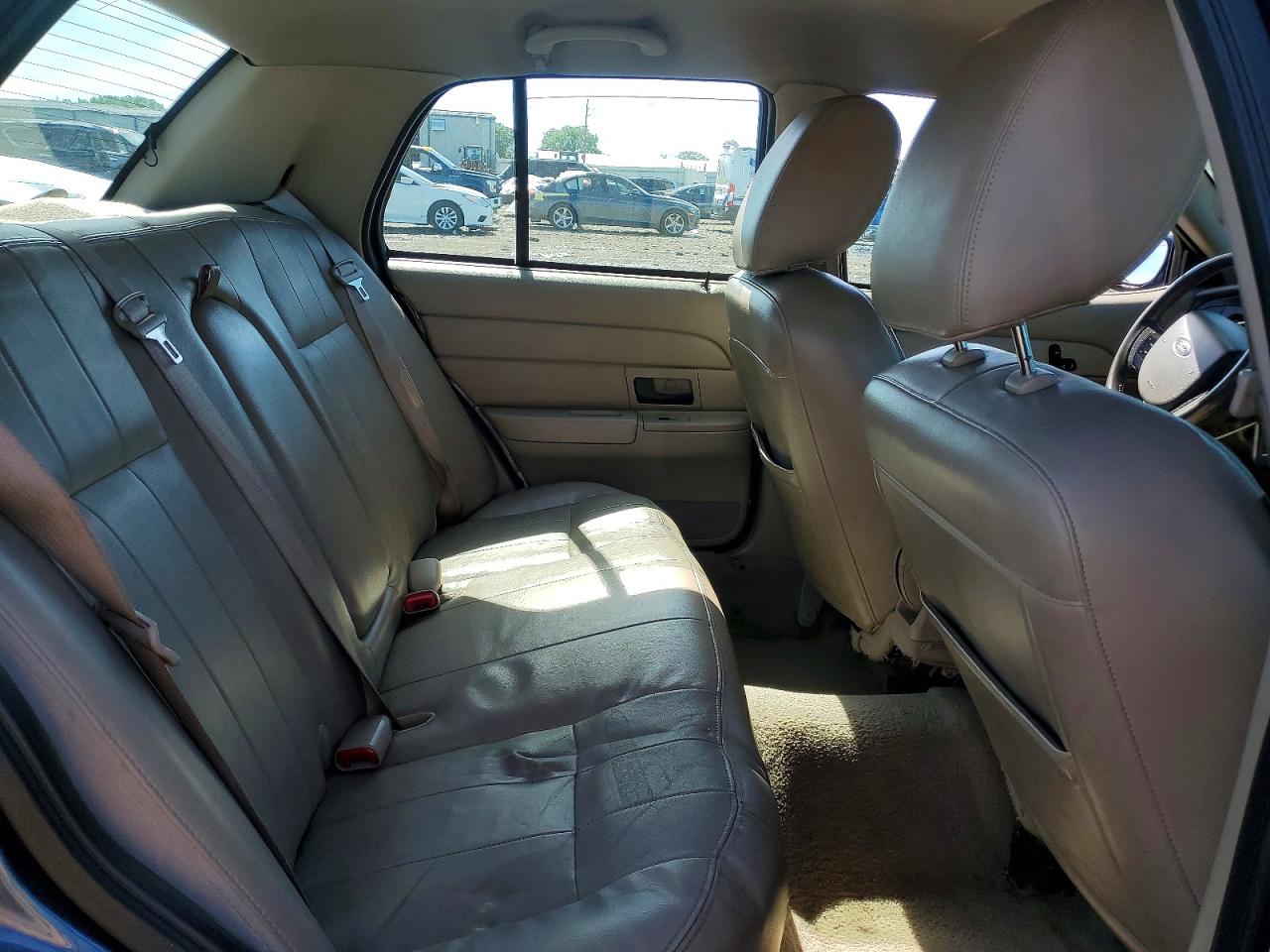 2011 Ford Crown Victoria Lx Blue vin: 2FABP7EV5BX132537