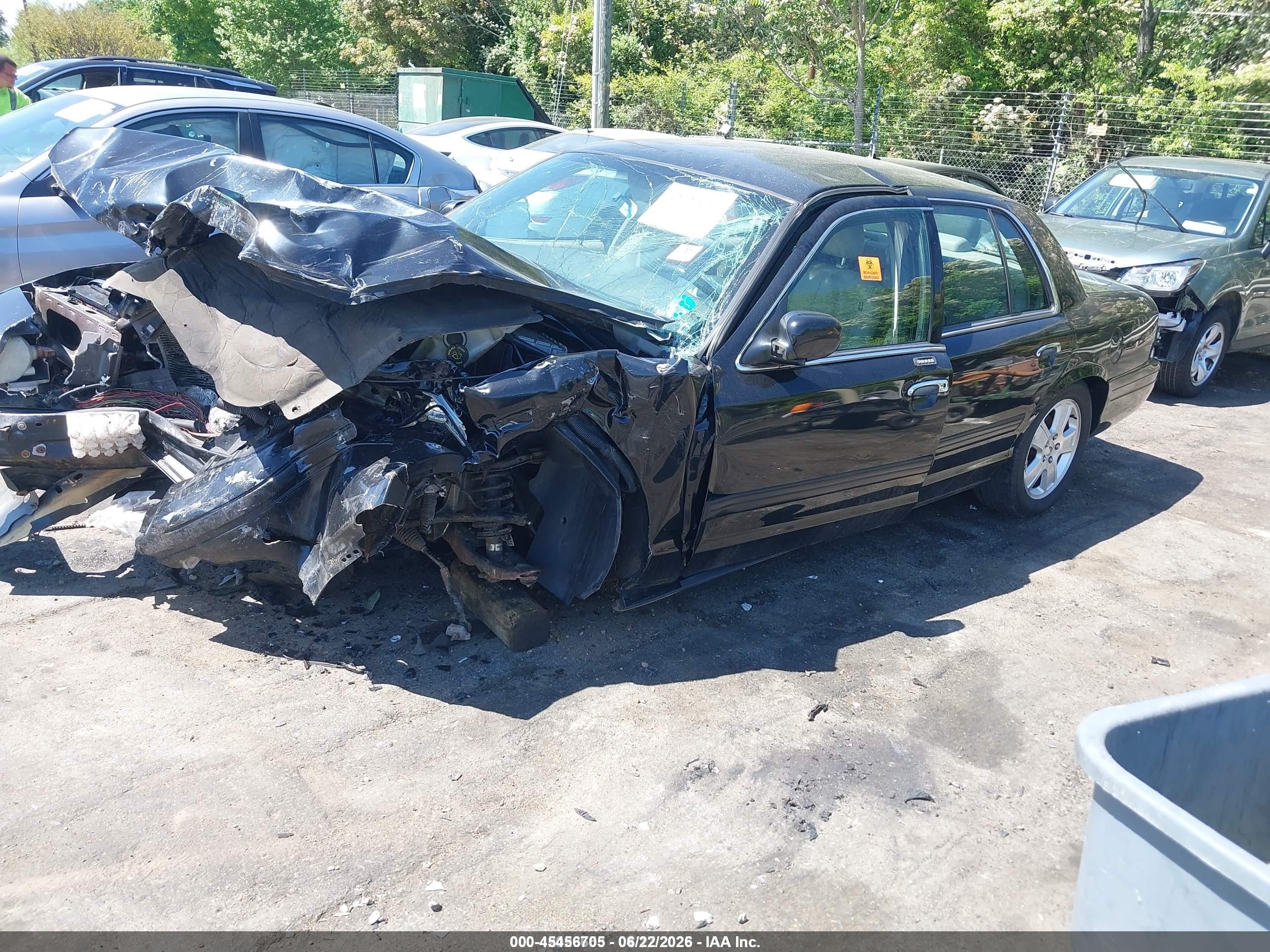 2011 Ford Crown Victoria Lx Черный vin: 2FABP7EV7BX174675