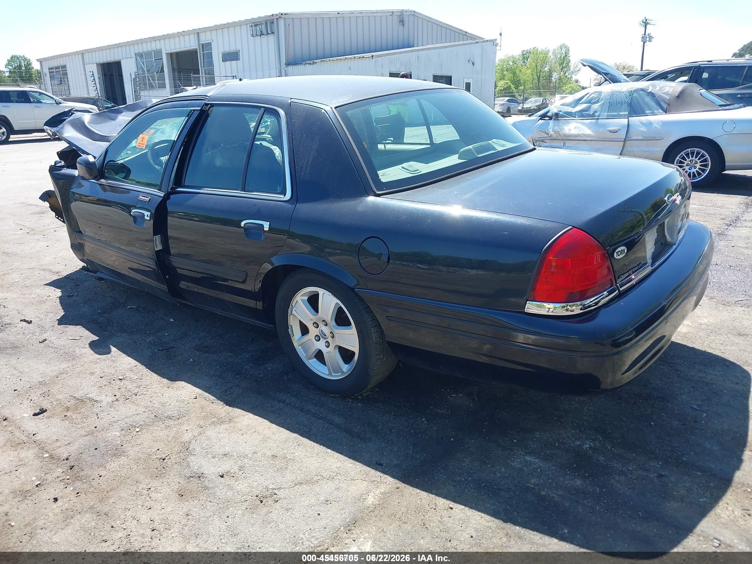 2011 Ford Crown Victoria Lx Черный vin: 2FABP7EV7BX174675