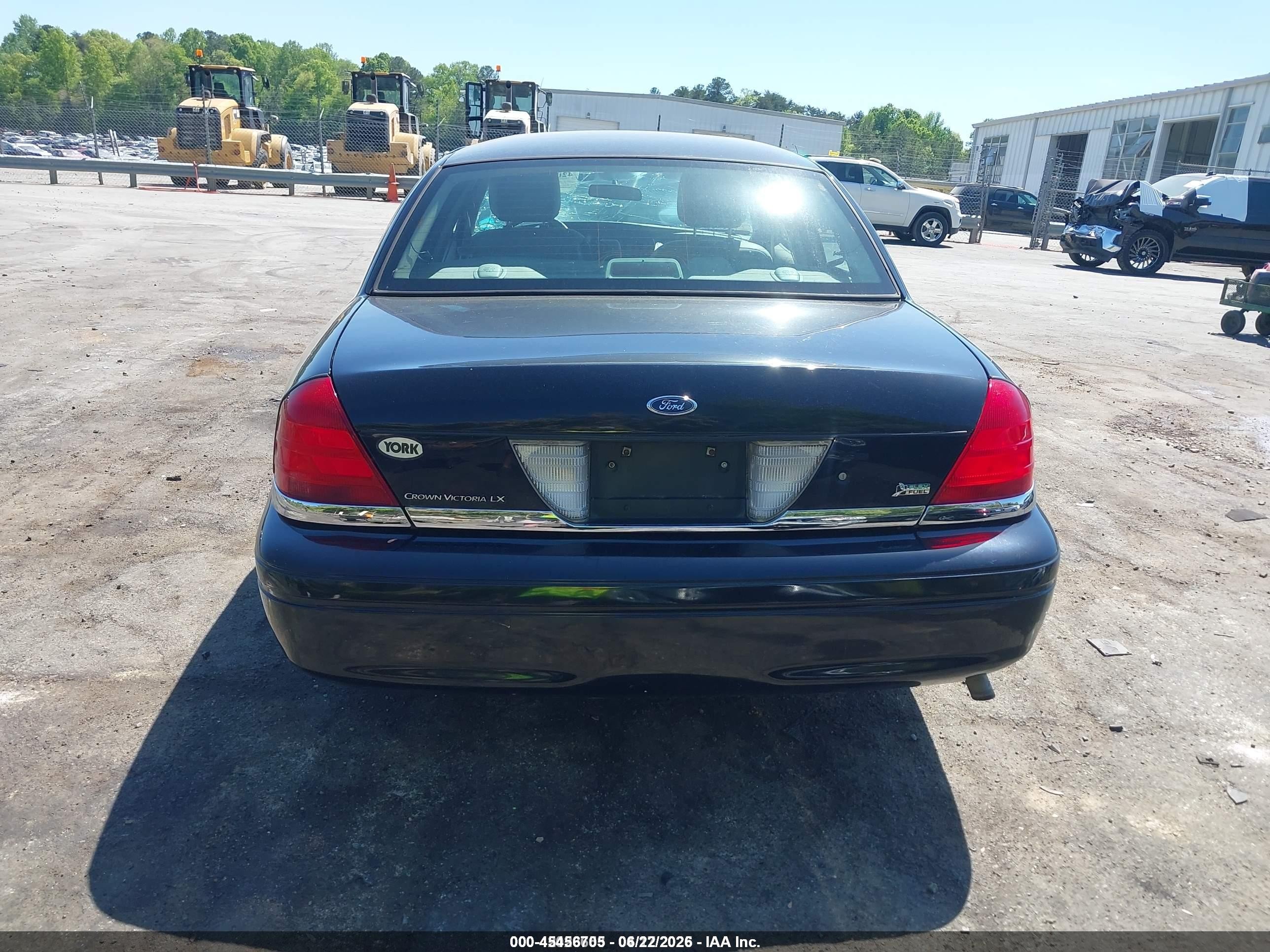2011 Ford Crown Victoria Lx Черный vin: 2FABP7EV7BX174675