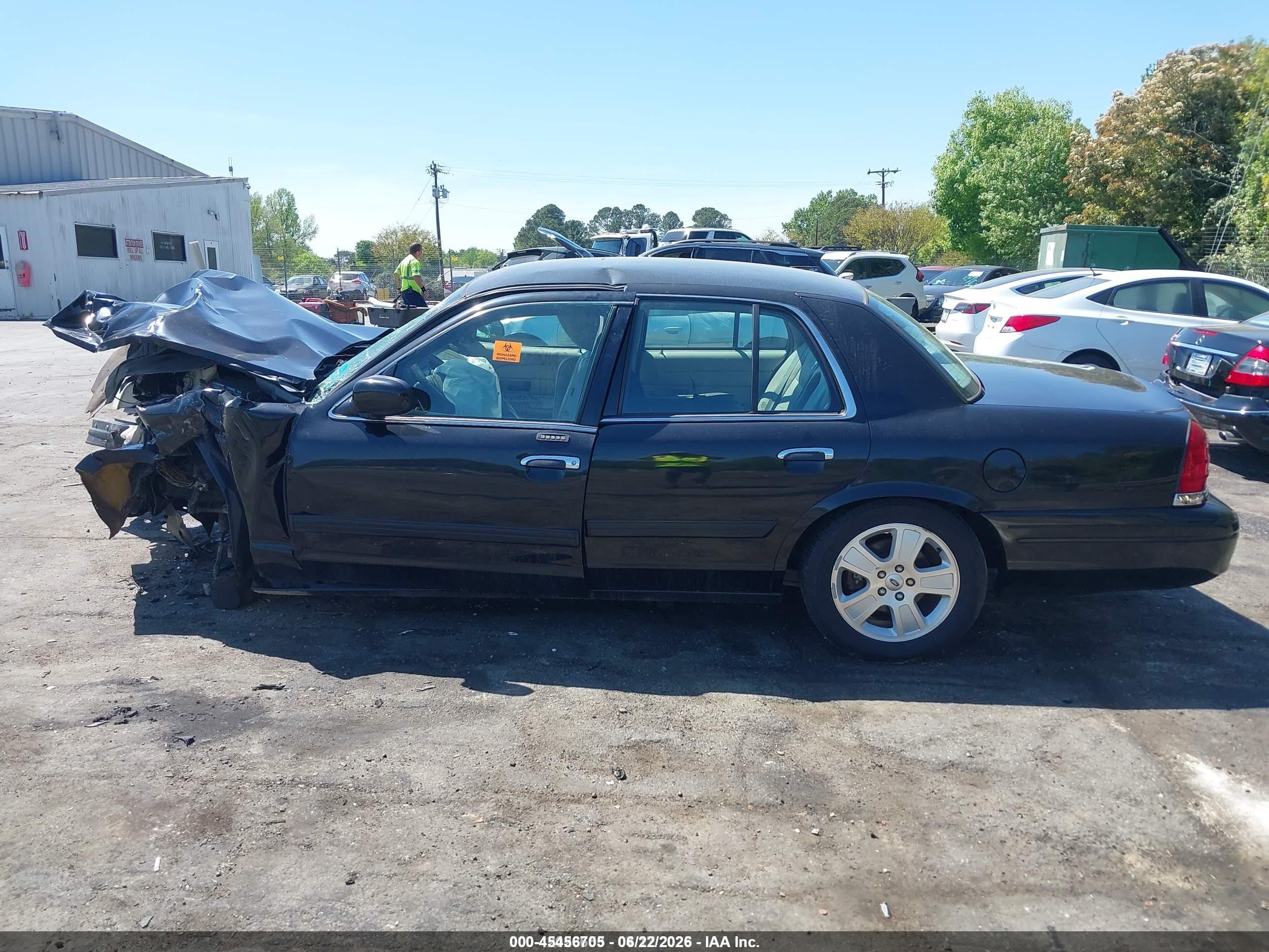 2011 Ford Crown Victoria Lx Черный vin: 2FABP7EV7BX174675
