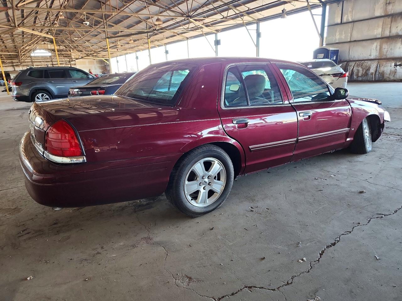 2011 Ford Crown Victoria Lx Burgundy vin: 2FABP7EVXBX139340
