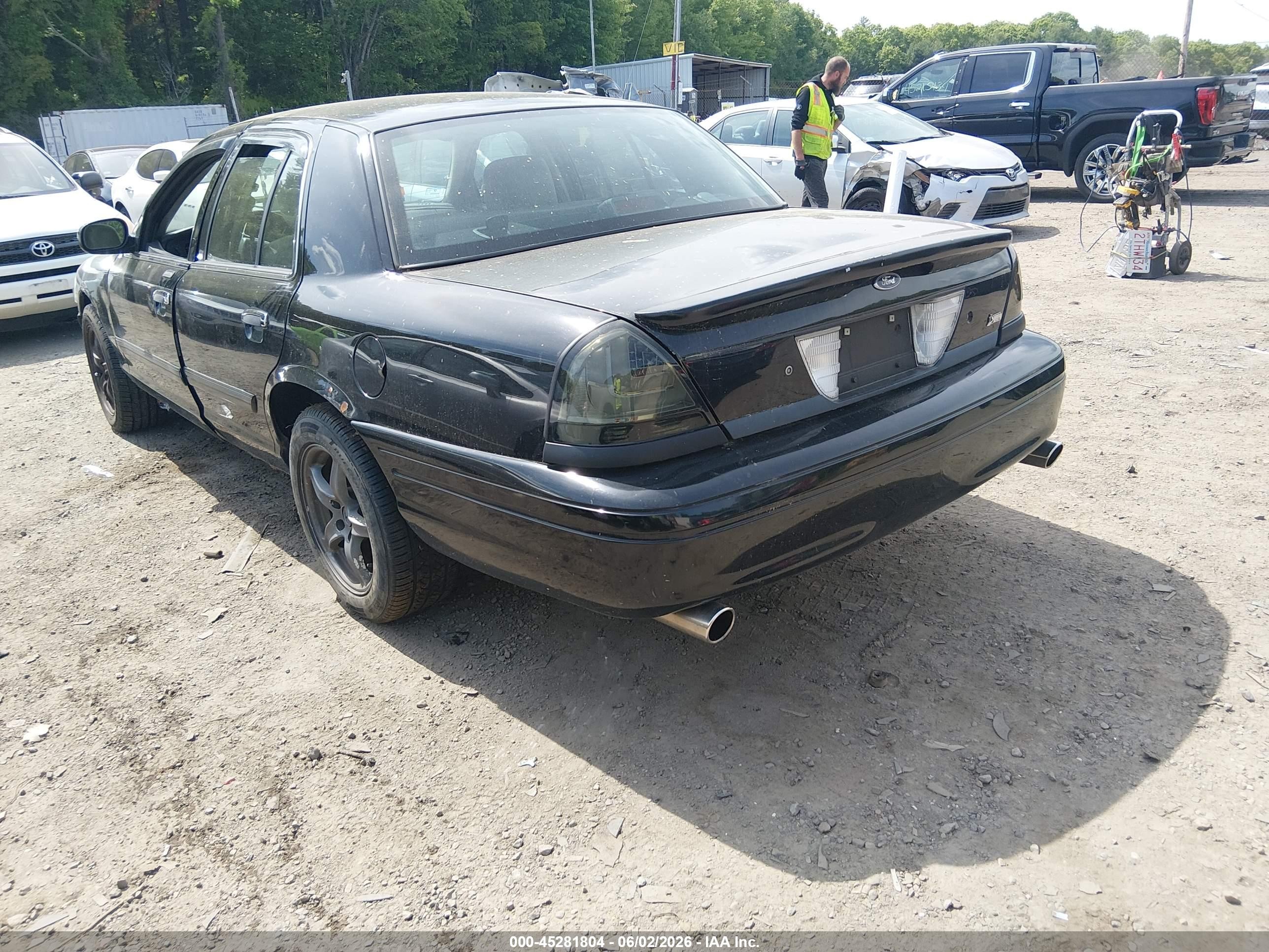 2011 Ford Crown Victoria Lx Черный vin: 2FABP7EVXBX147826