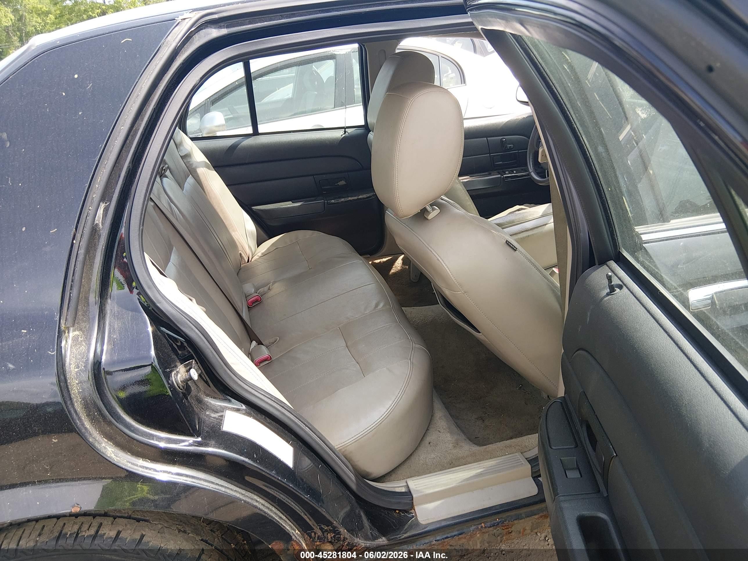 2011 Ford Crown Victoria Lx Черный vin: 2FABP7EVXBX147826