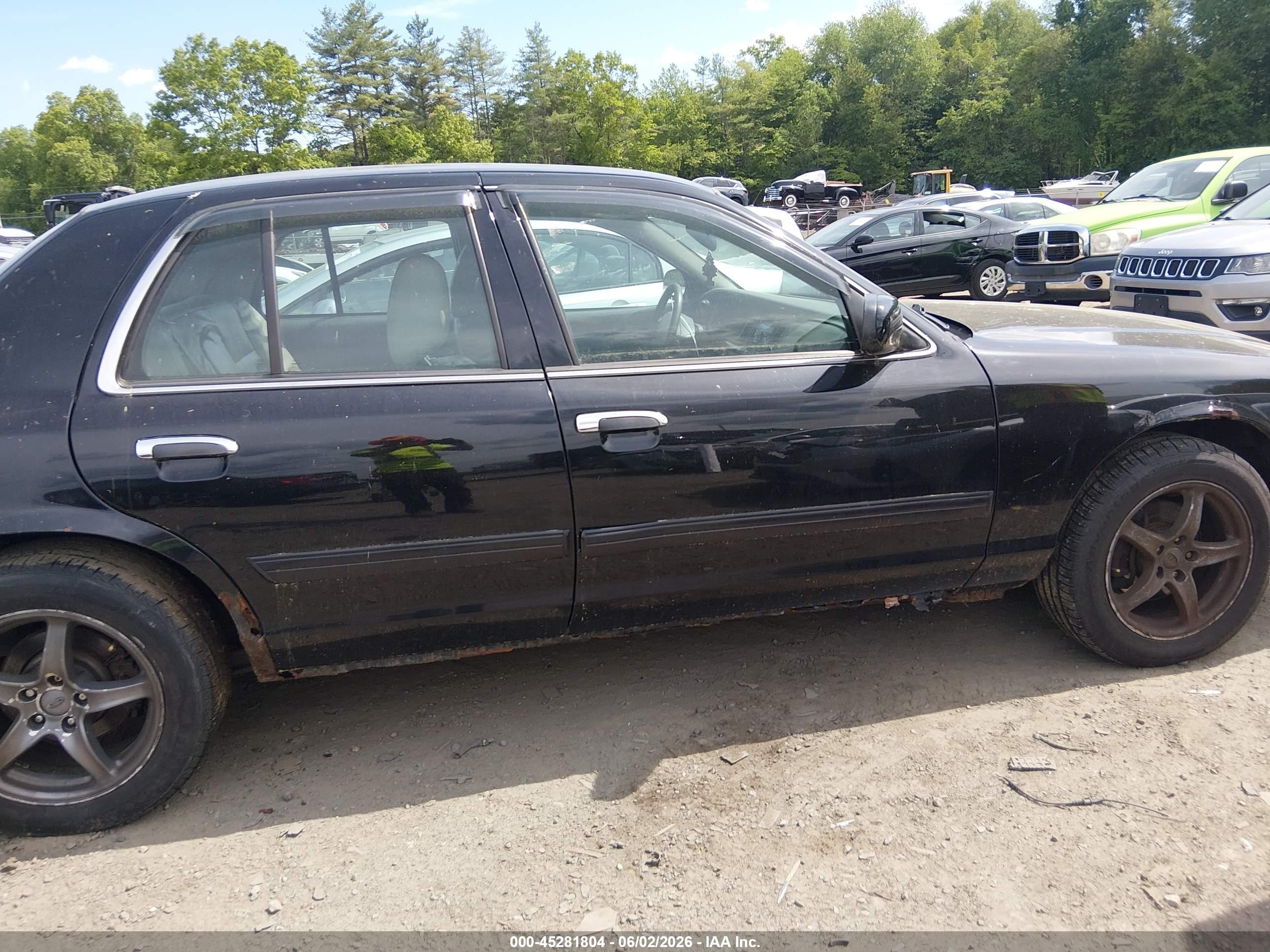 2011 Ford Crown Victoria Lx Черный vin: 2FABP7EVXBX147826