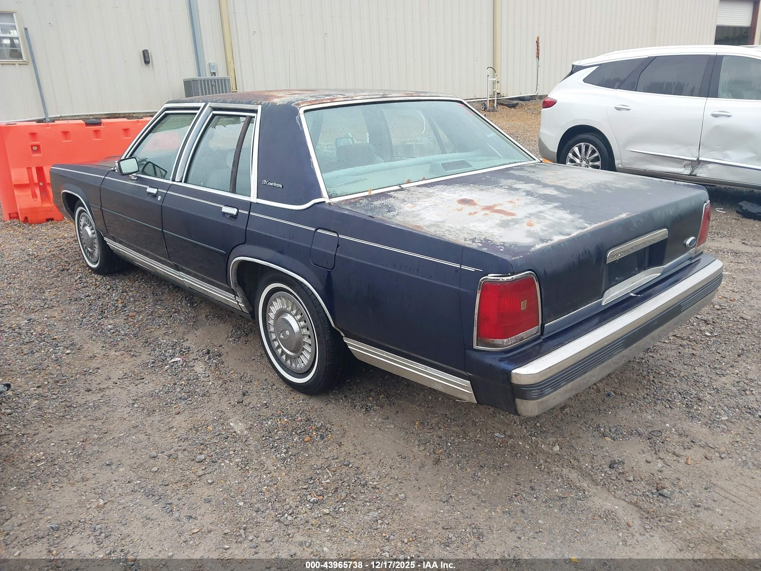 1990 Ford Crown Victoria   Blue vin: 2FACP73F1LX154889