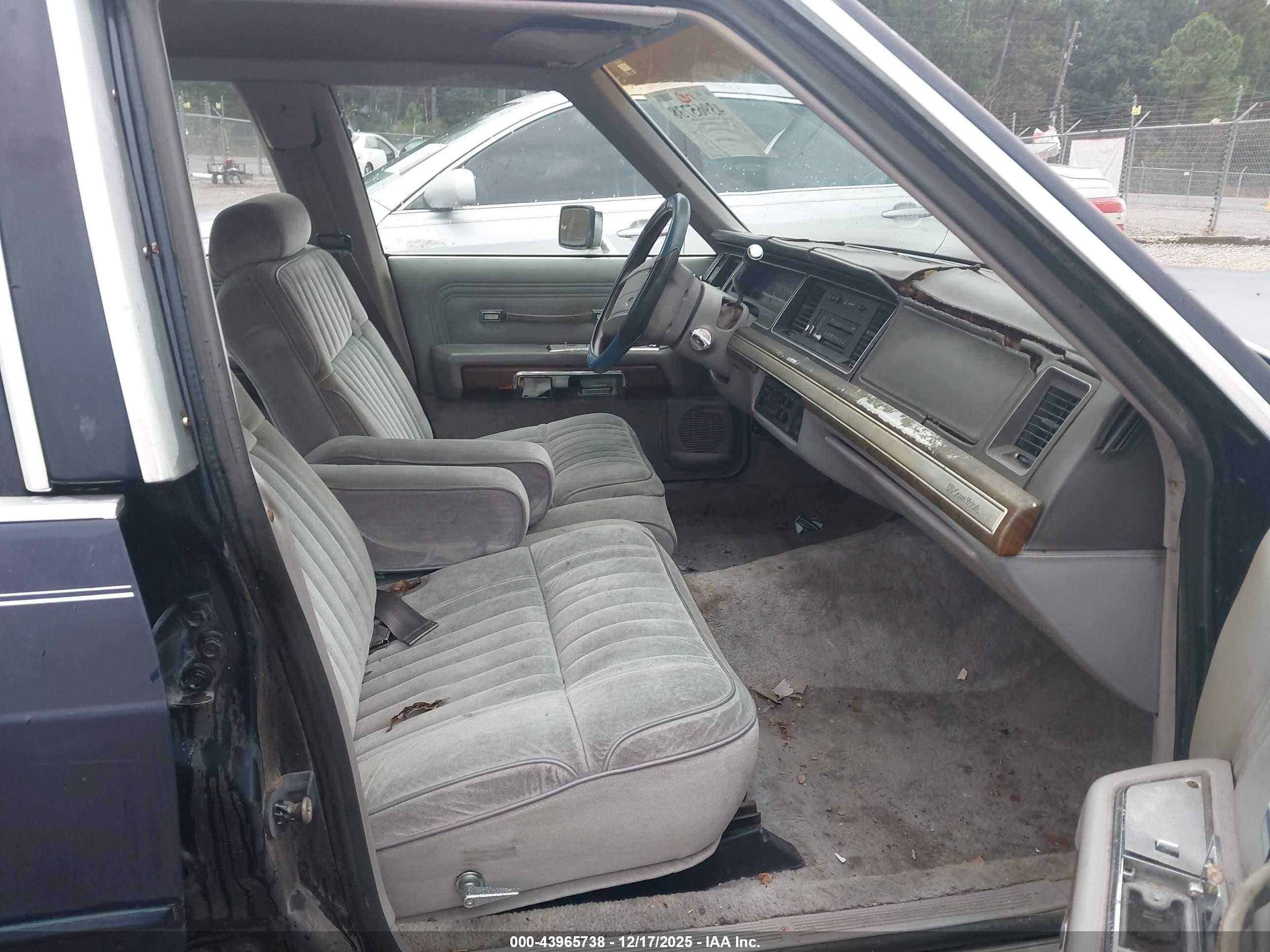 1990 Ford Crown Victoria   Blue vin: 2FACP73F1LX154889