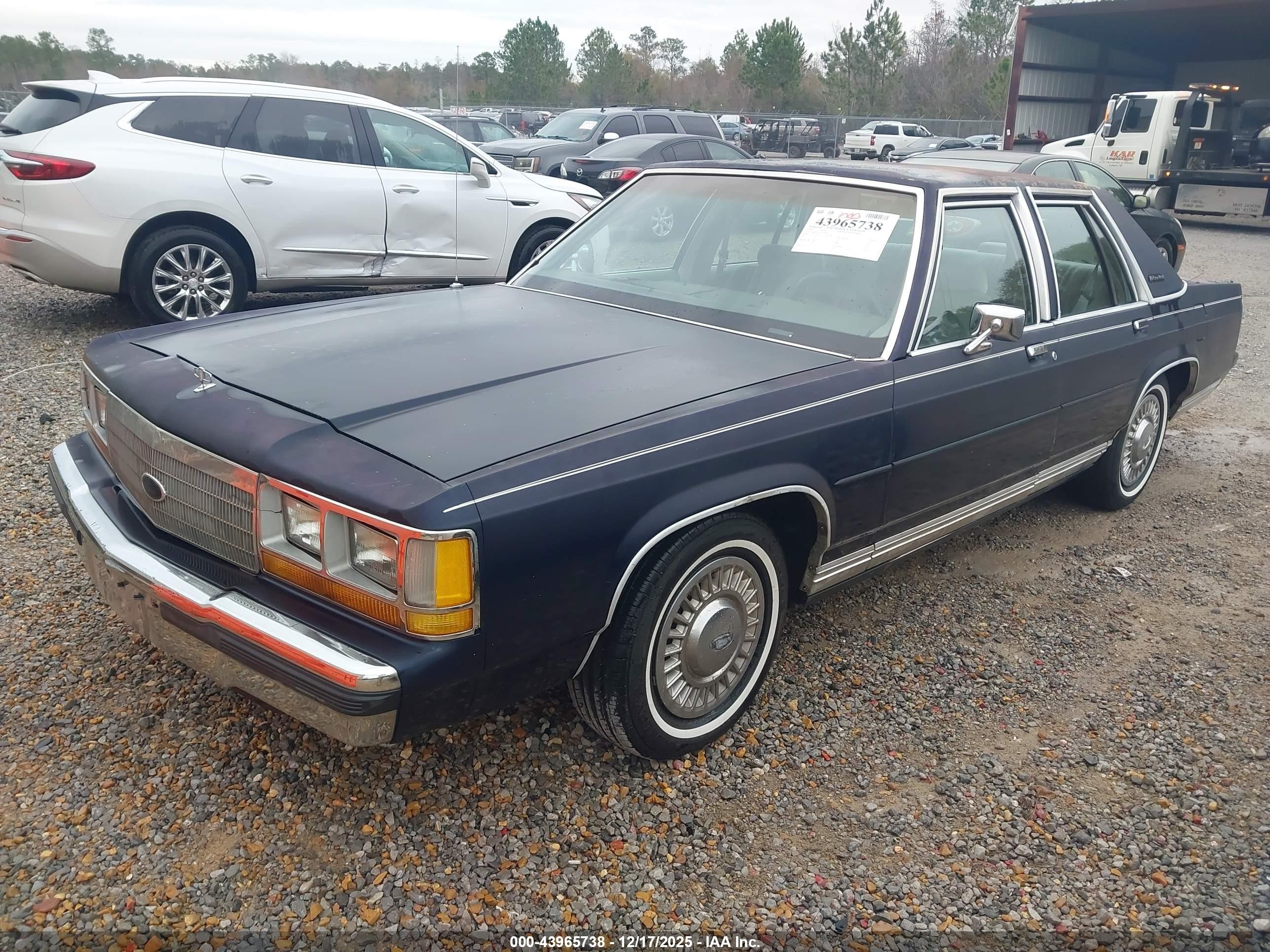 1990 Ford Crown Victoria   Blue vin: 2FACP73F1LX154889