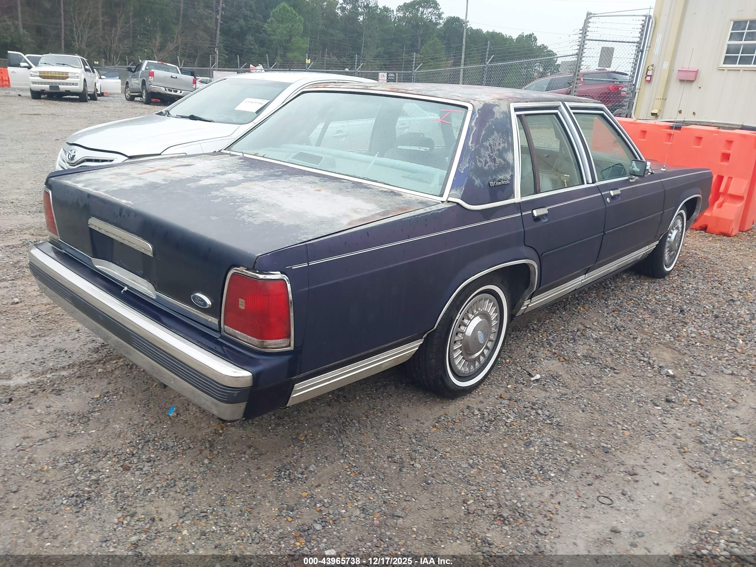 1990 Ford Crown Victoria   Blue vin: 2FACP73F1LX154889