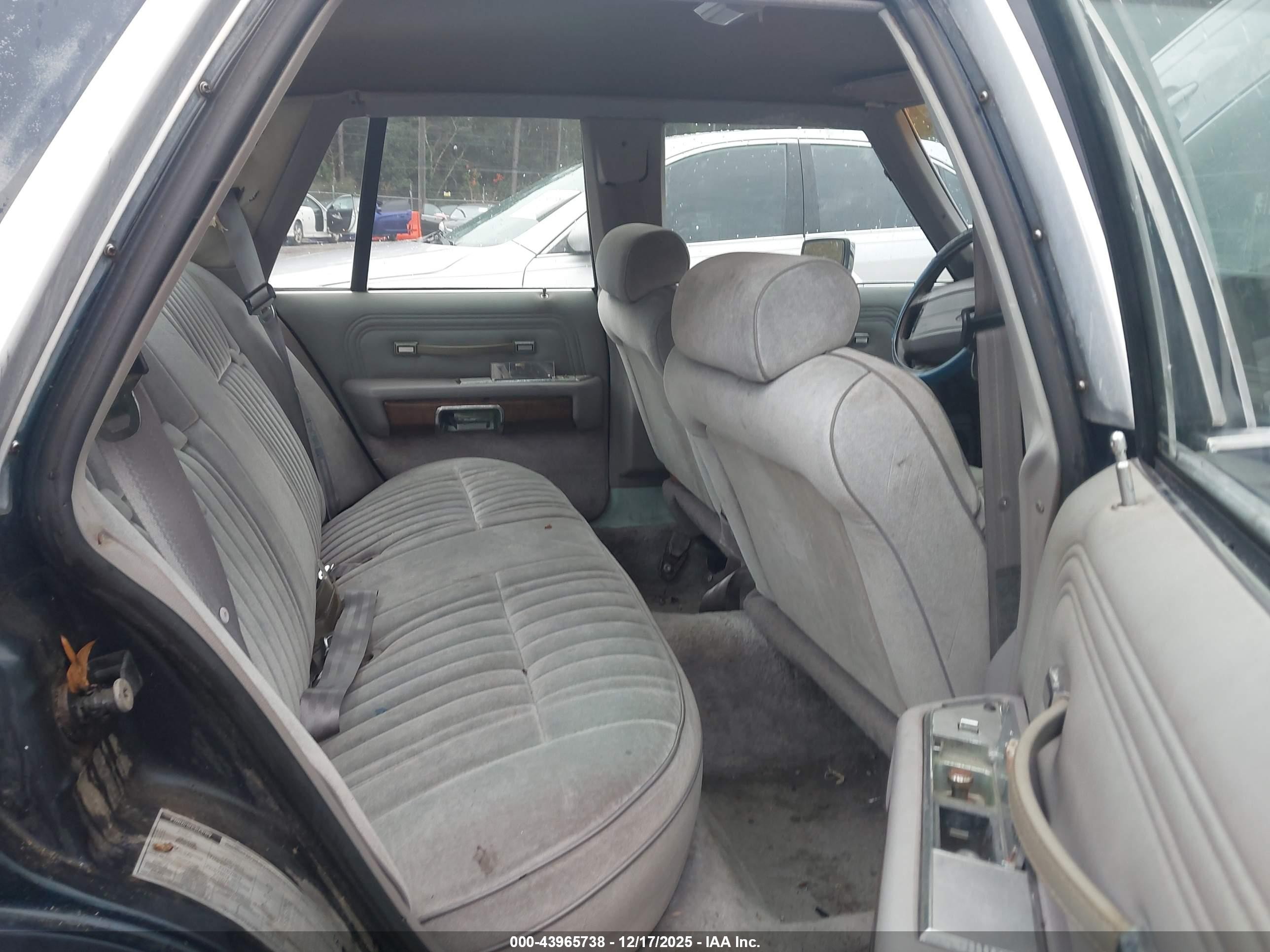 1990 Ford Crown Victoria   Blue vin: 2FACP73F1LX154889