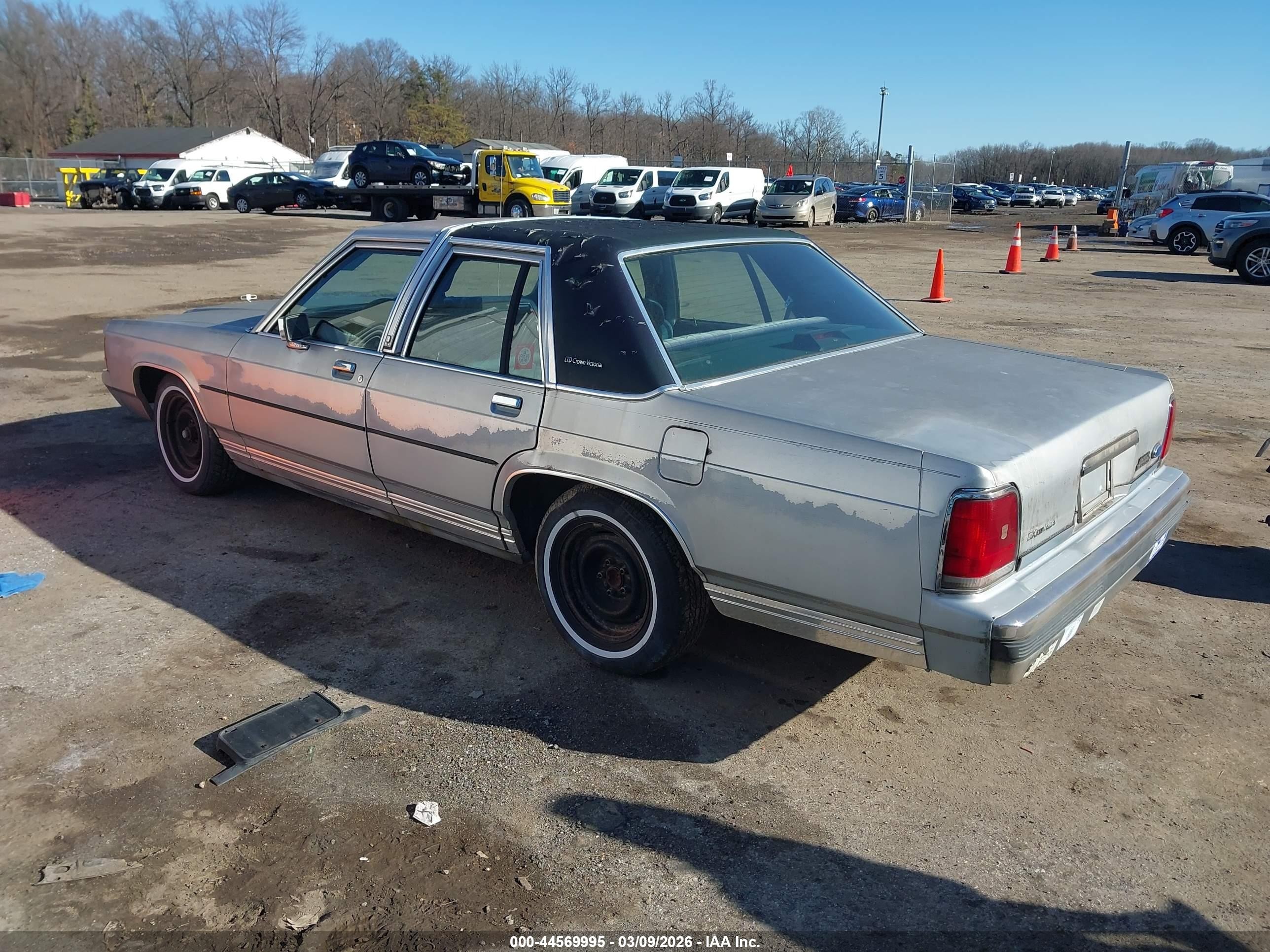 1990 Ford Crown Victoria   Silver vin: 2FACP73F3LX151606