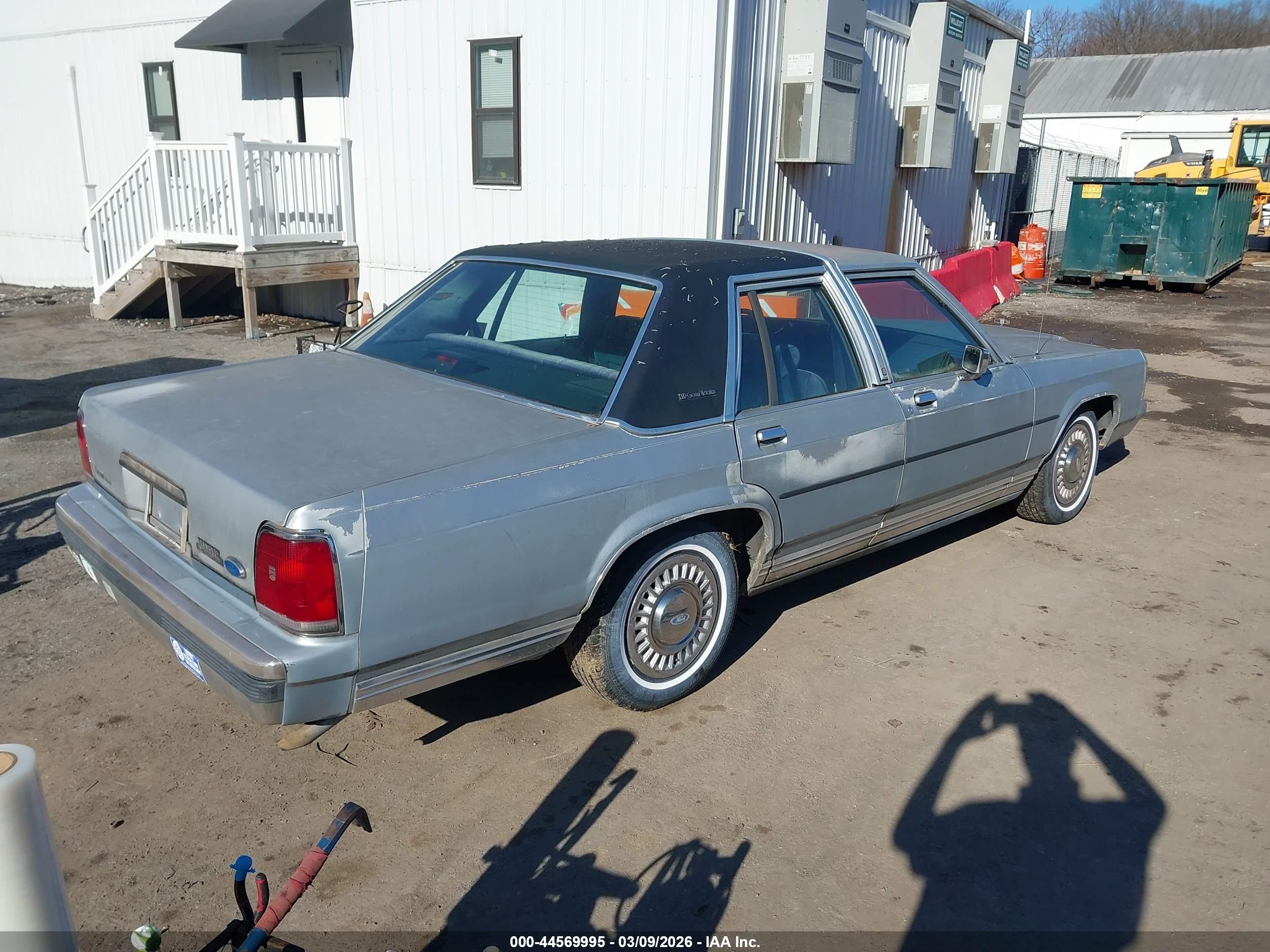 1990 Ford Crown Victoria   Silver vin: 2FACP73F3LX151606