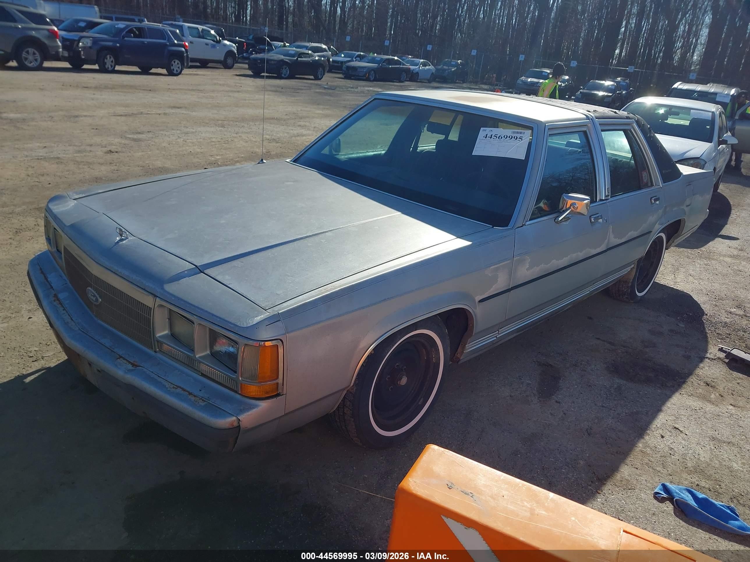 1990 Ford Crown Victoria   Silver vin: 2FACP73F3LX151606