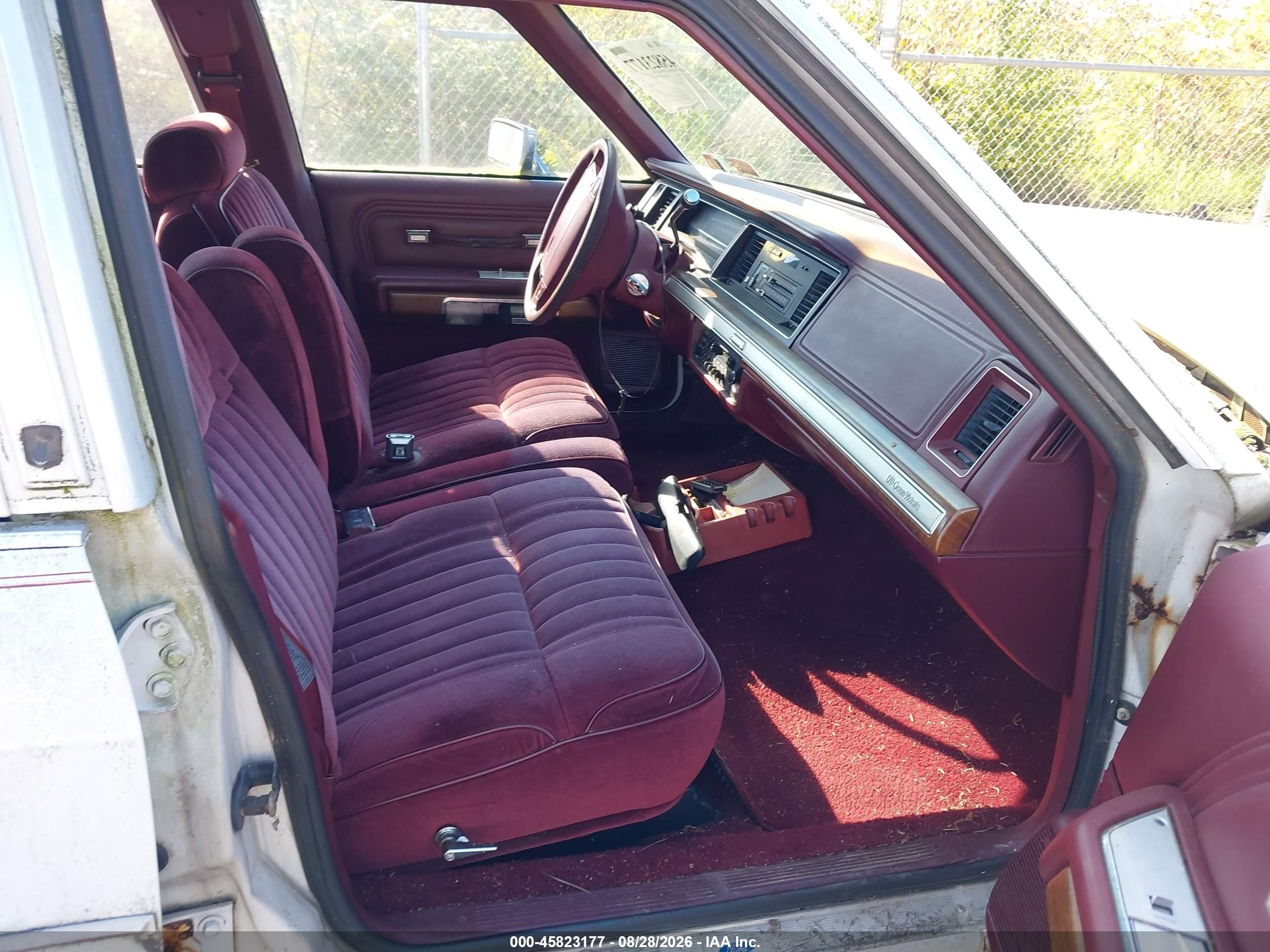 1990 Ford Crown Victoria   White vin: 2FACP73F4LX170035