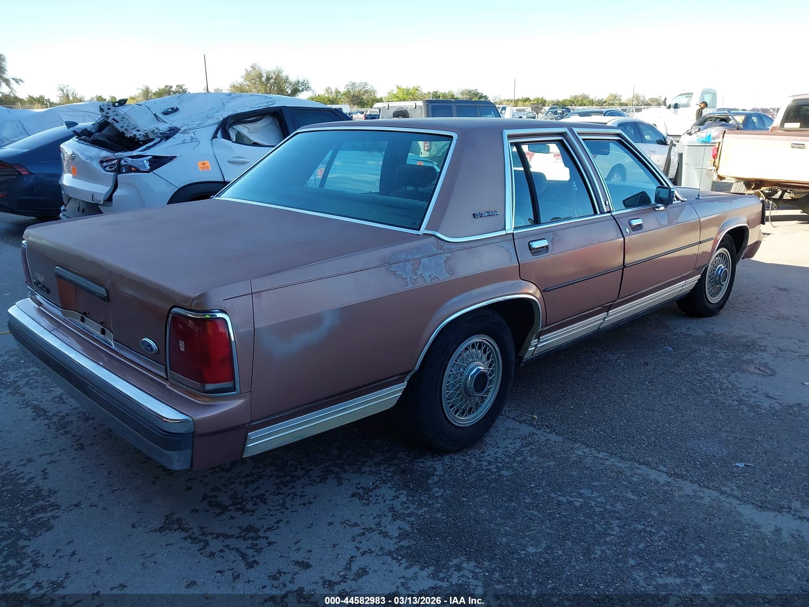 1990 Ford Crown Victoria   Brown vin: 2FACP73F8LX118312