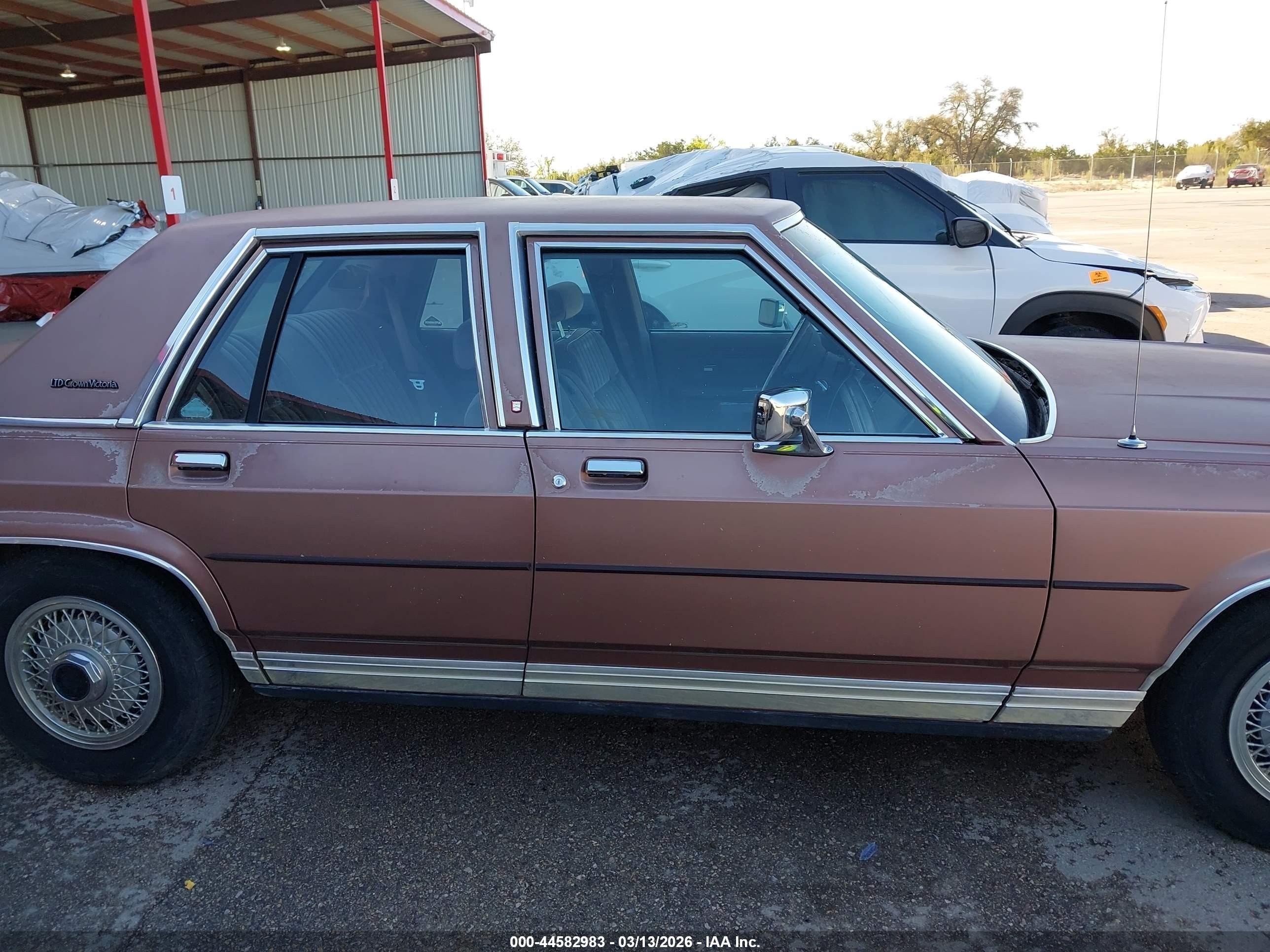 1990 Ford Crown Victoria   Brown vin: 2FACP73F8LX118312