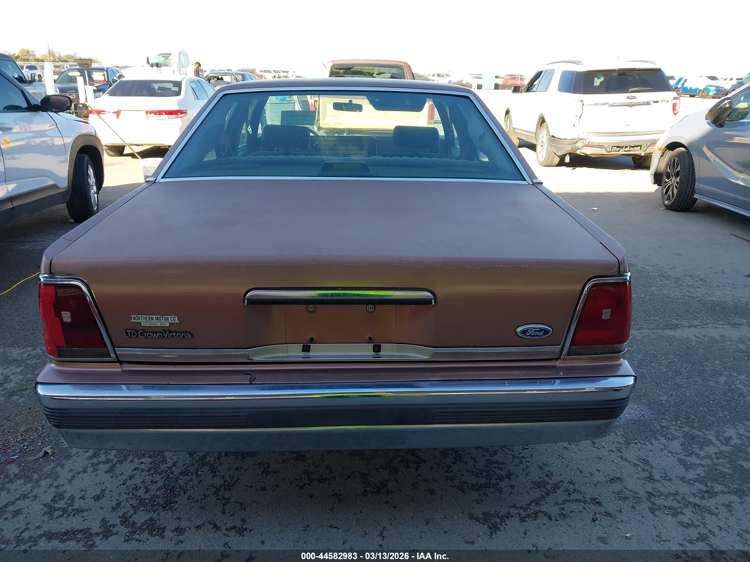 1990 Ford Crown Victoria   Brown vin: 2FACP73F8LX118312