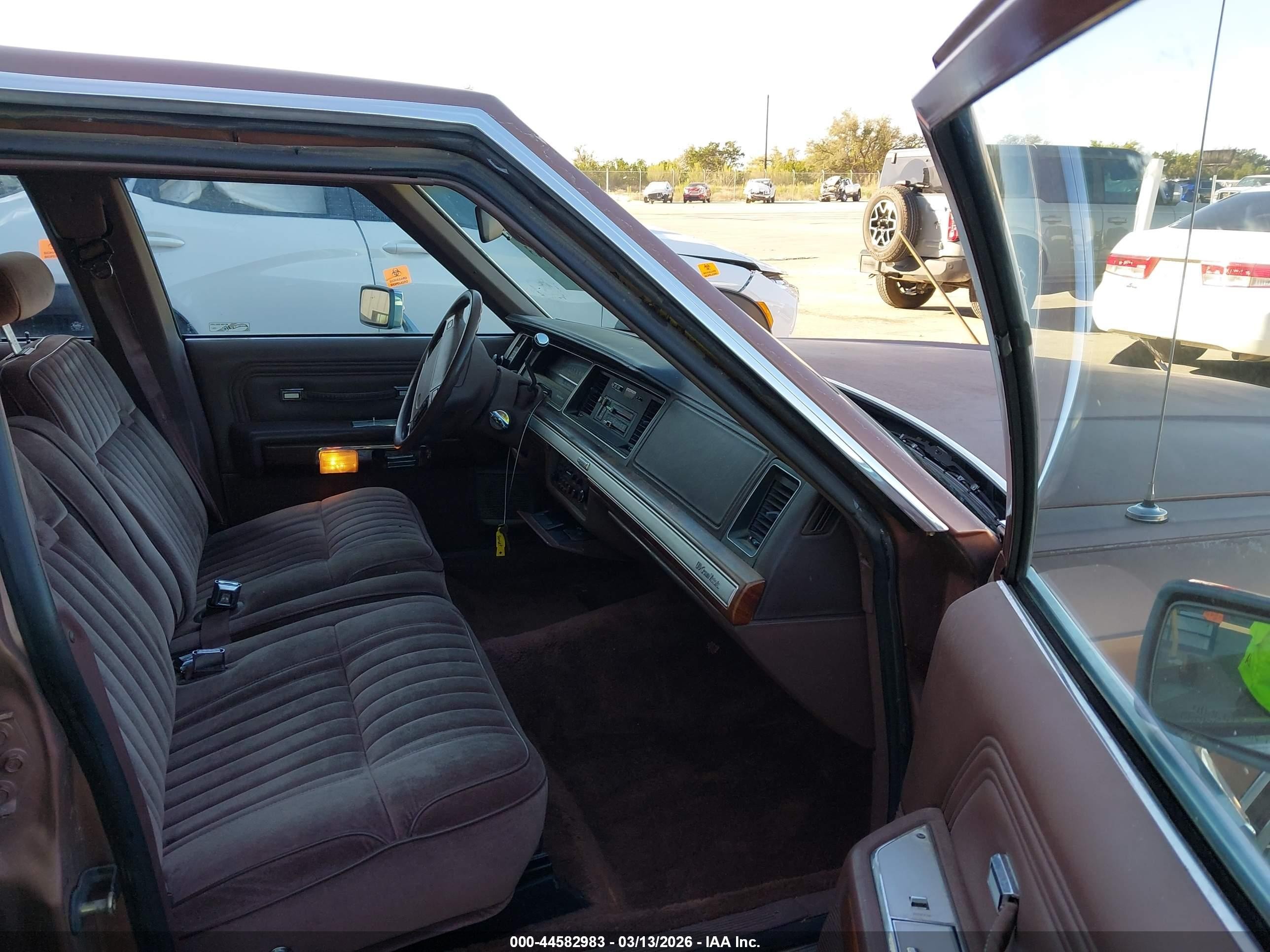 1990 Ford Crown Victoria   Brown vin: 2FACP73F8LX118312