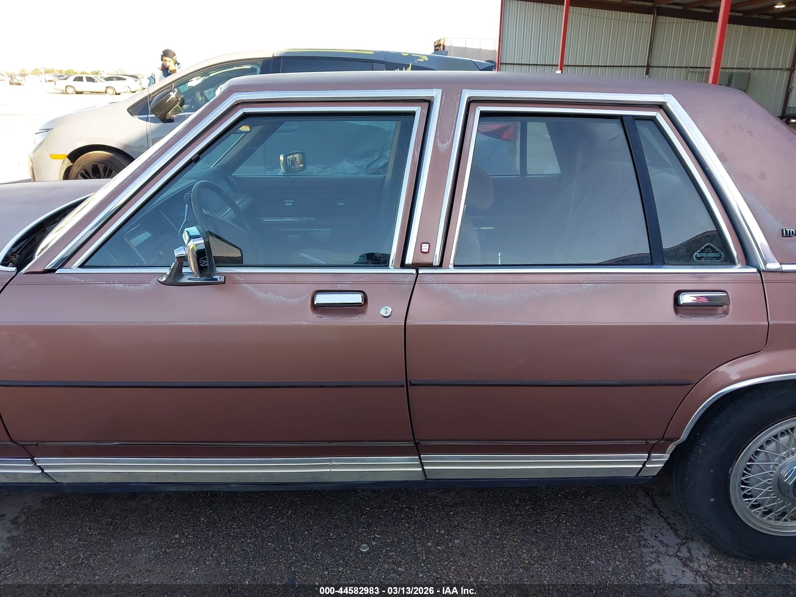 1990 Ford Crown Victoria   Brown vin: 2FACP73F8LX118312