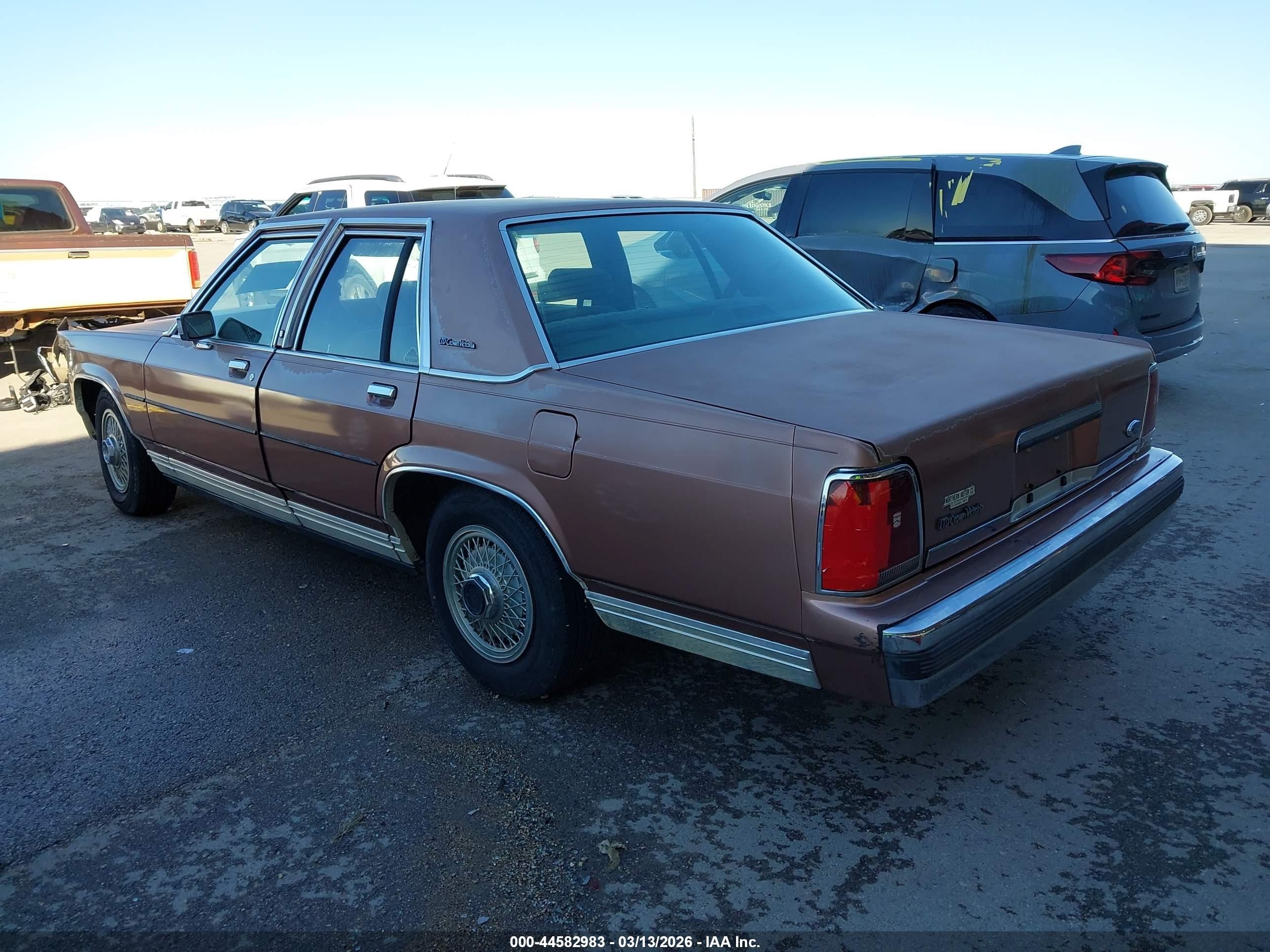1990 Ford Crown Victoria   Brown vin: 2FACP73F8LX118312