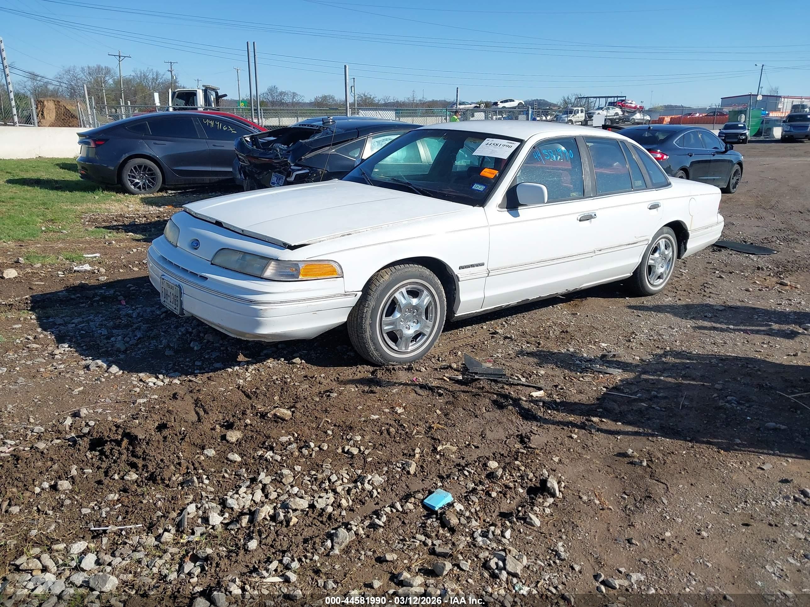 1992 Ford Crown Victoria   White vin: 2FACP73W1NX154152