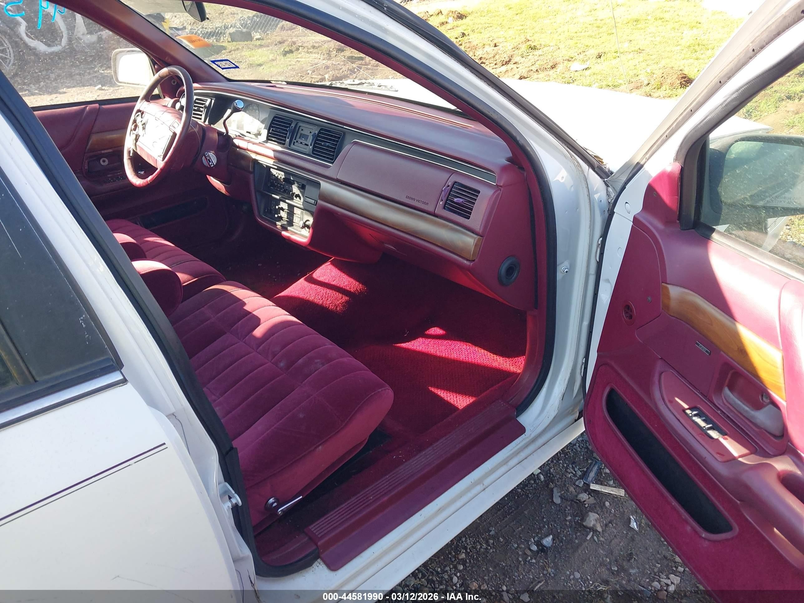1992 Ford Crown Victoria   White vin: 2FACP73W1NX154152