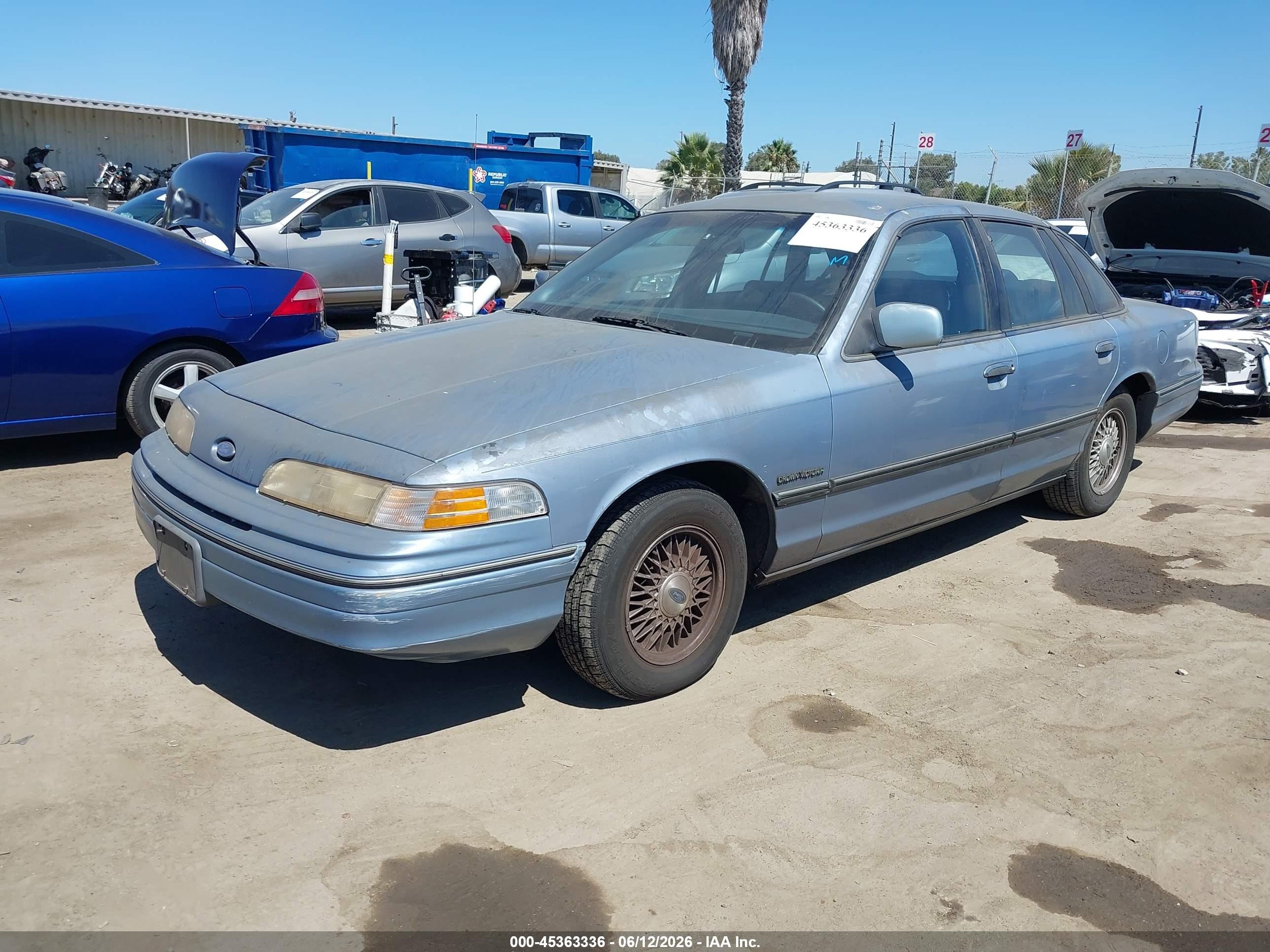 1992 Ford Crown Victoria   Light Blue vin: 2FACP73W3NX180994