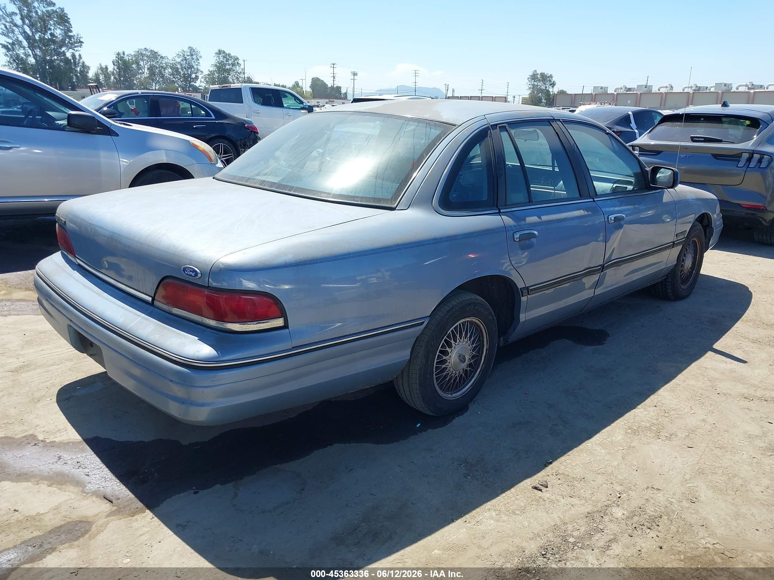 1992 Ford Crown Victoria   Light Blue vin: 2FACP73W3NX180994