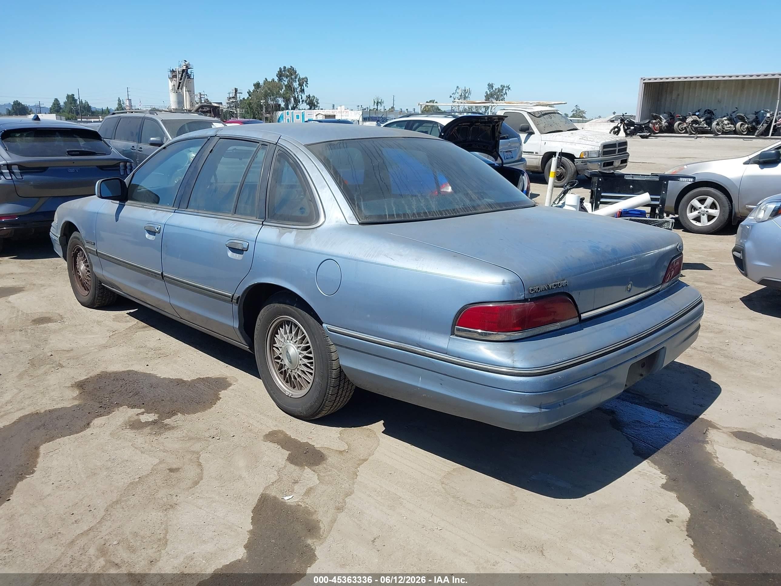 1992 Ford Crown Victoria   Light Blue vin: 2FACP73W3NX180994