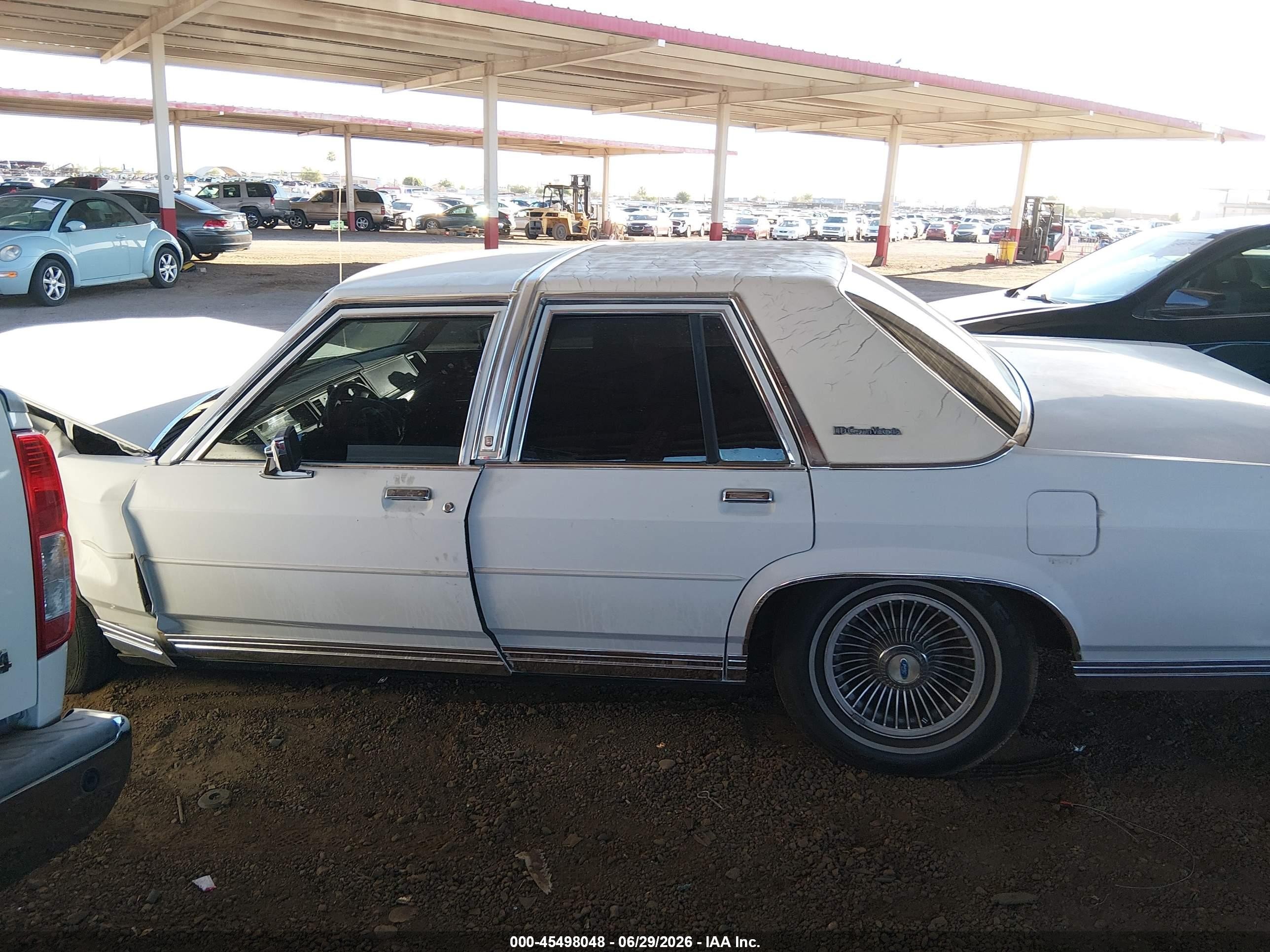 1990 Ford Crown Victoria Lx White vin: 2FACP74F9LX137787