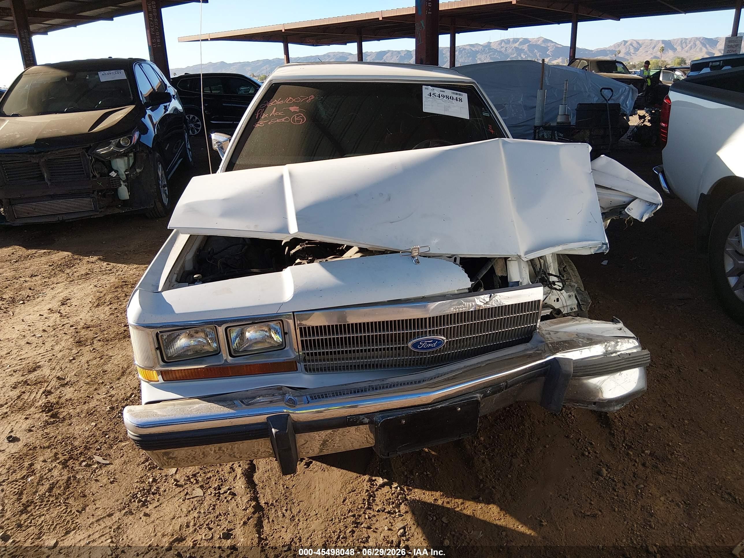 1990 Ford Crown Victoria Lx White vin: 2FACP74F9LX137787