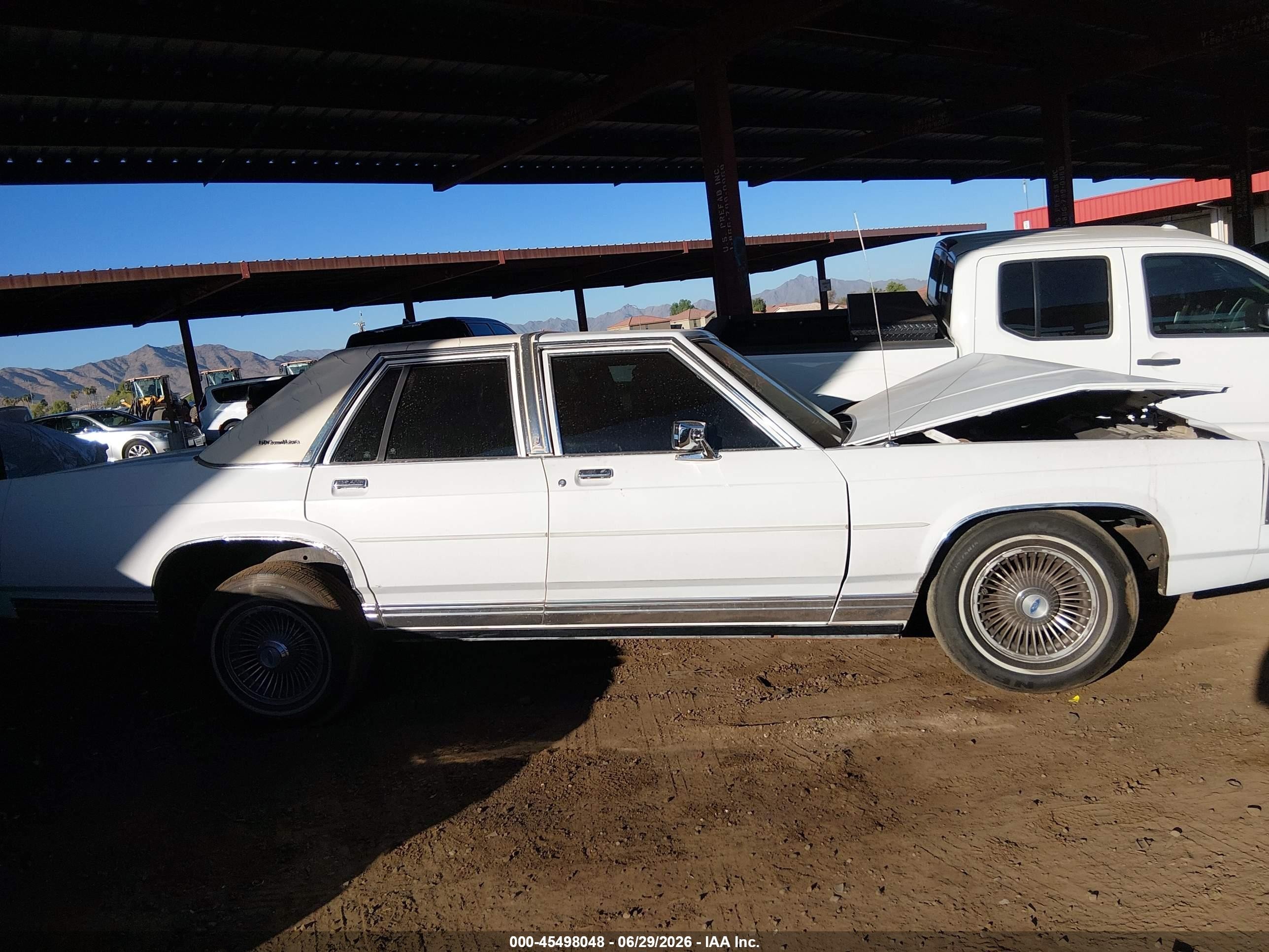1990 Ford Crown Victoria Lx White vin: 2FACP74F9LX137787