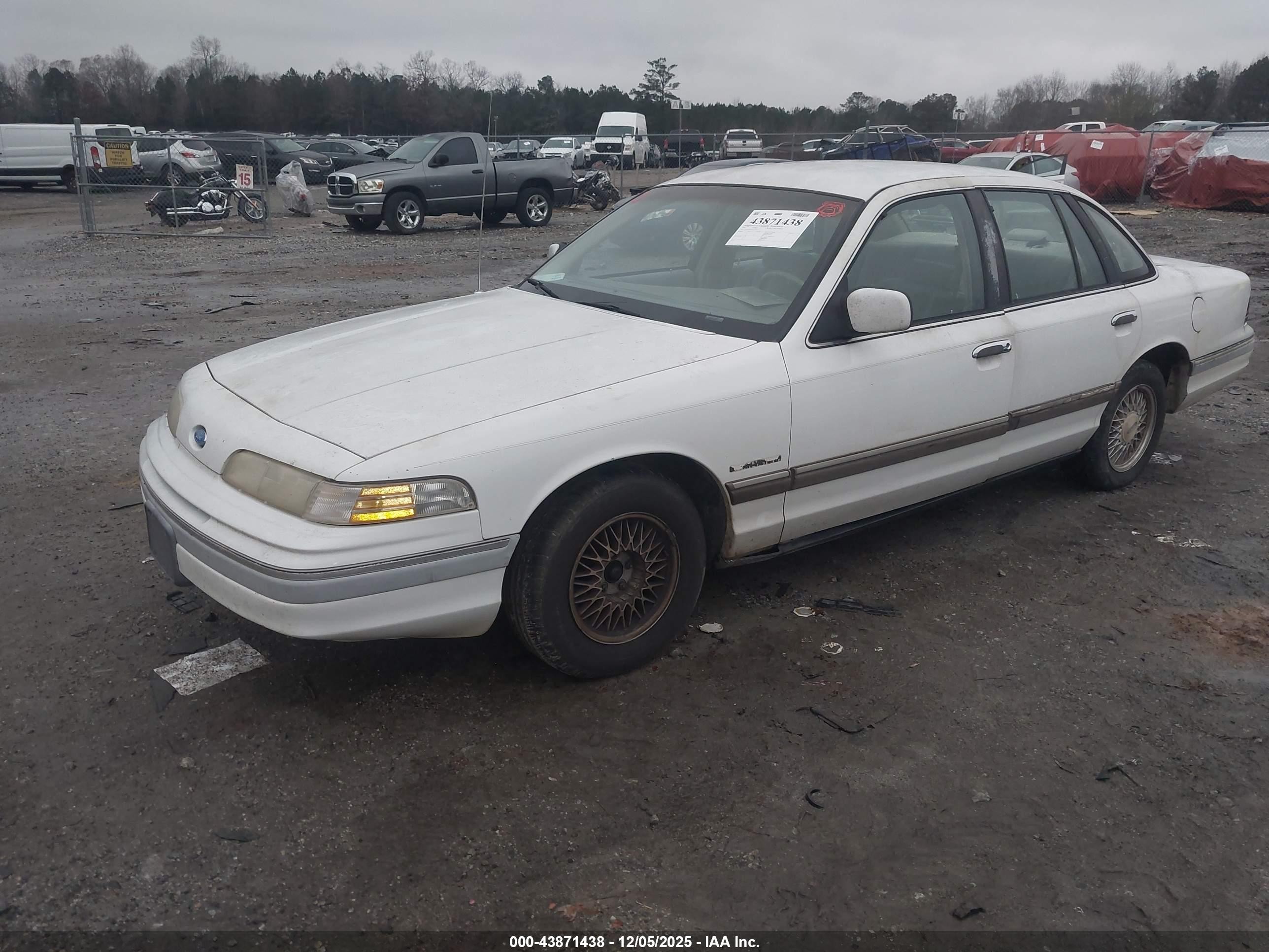 1992 Ford Crown Victoria Lx Белый vin: 2FACP74W1NX111915