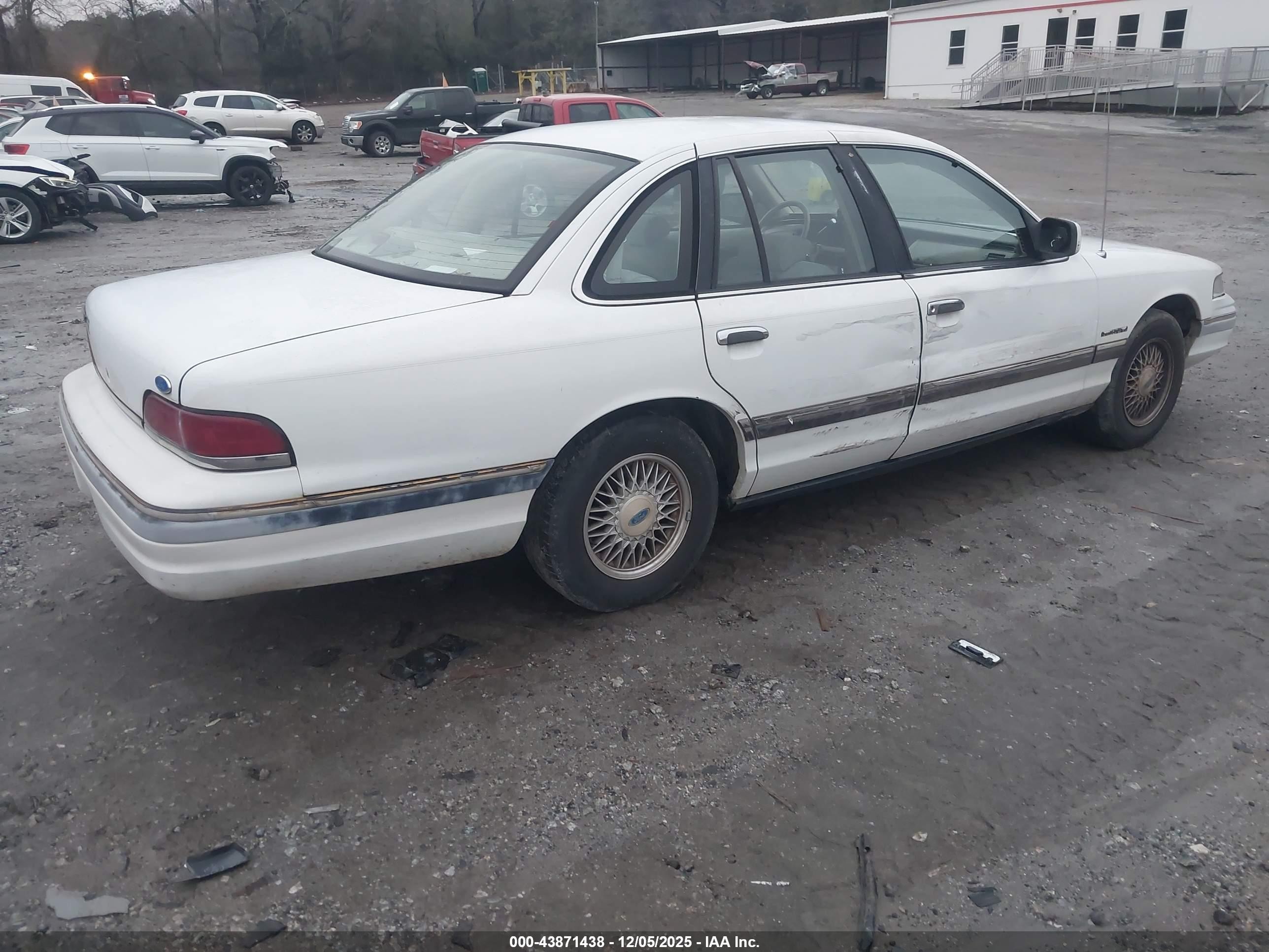 1992 Ford Crown Victoria Lx Белый vin: 2FACP74W1NX111915