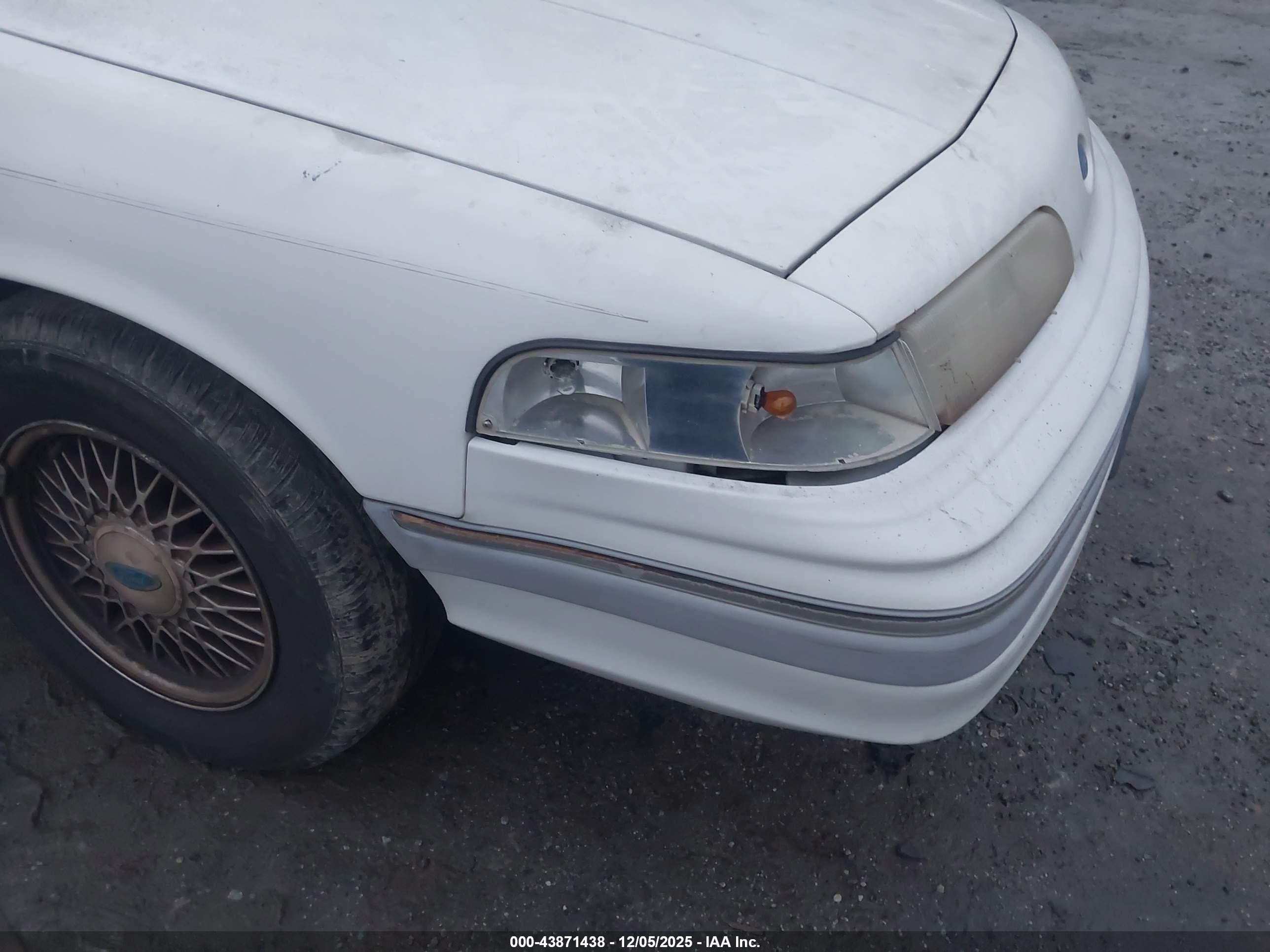 1992 Ford Crown Victoria Lx Белый vin: 2FACP74W1NX111915