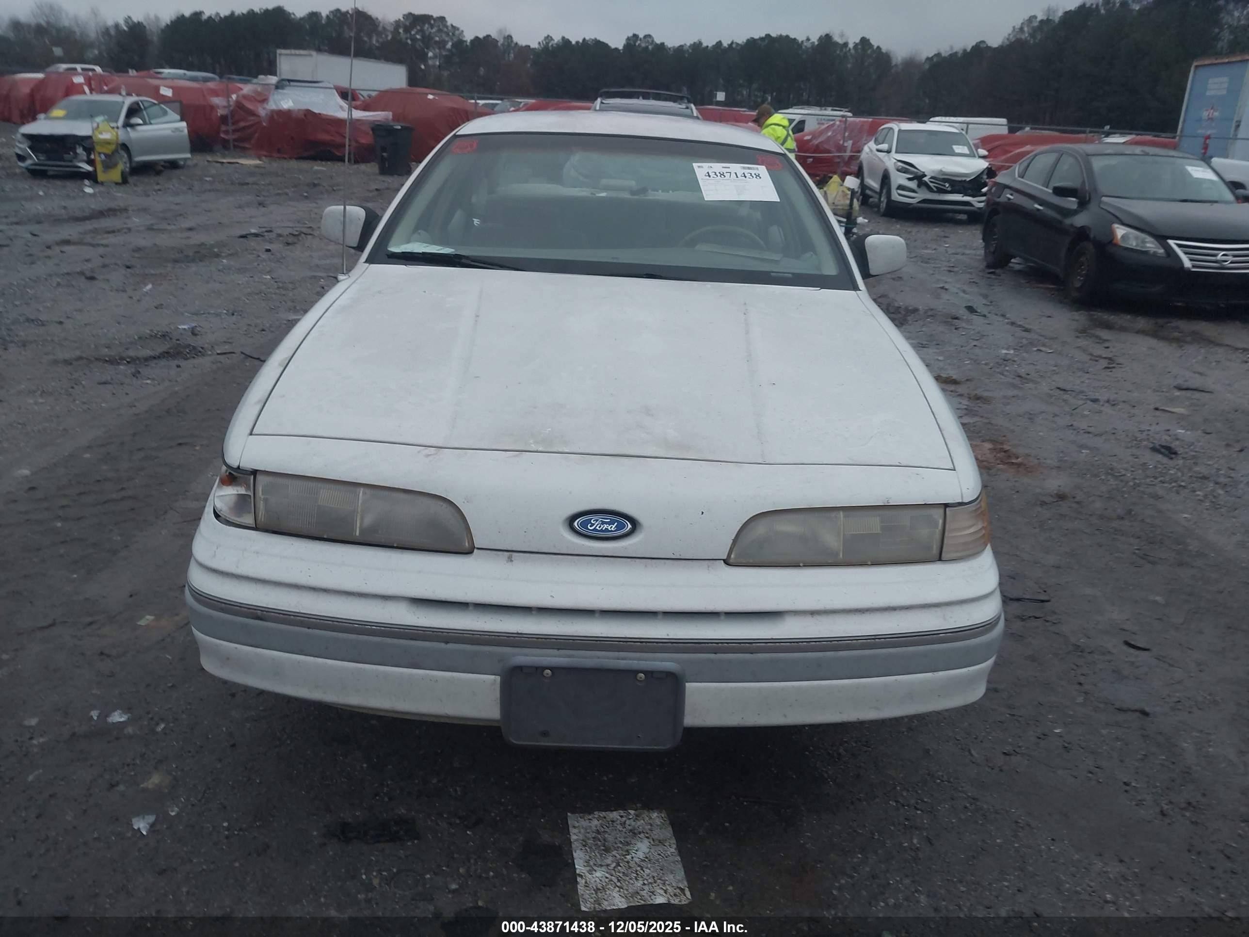 1992 Ford Crown Victoria Lx Белый vin: 2FACP74W1NX111915