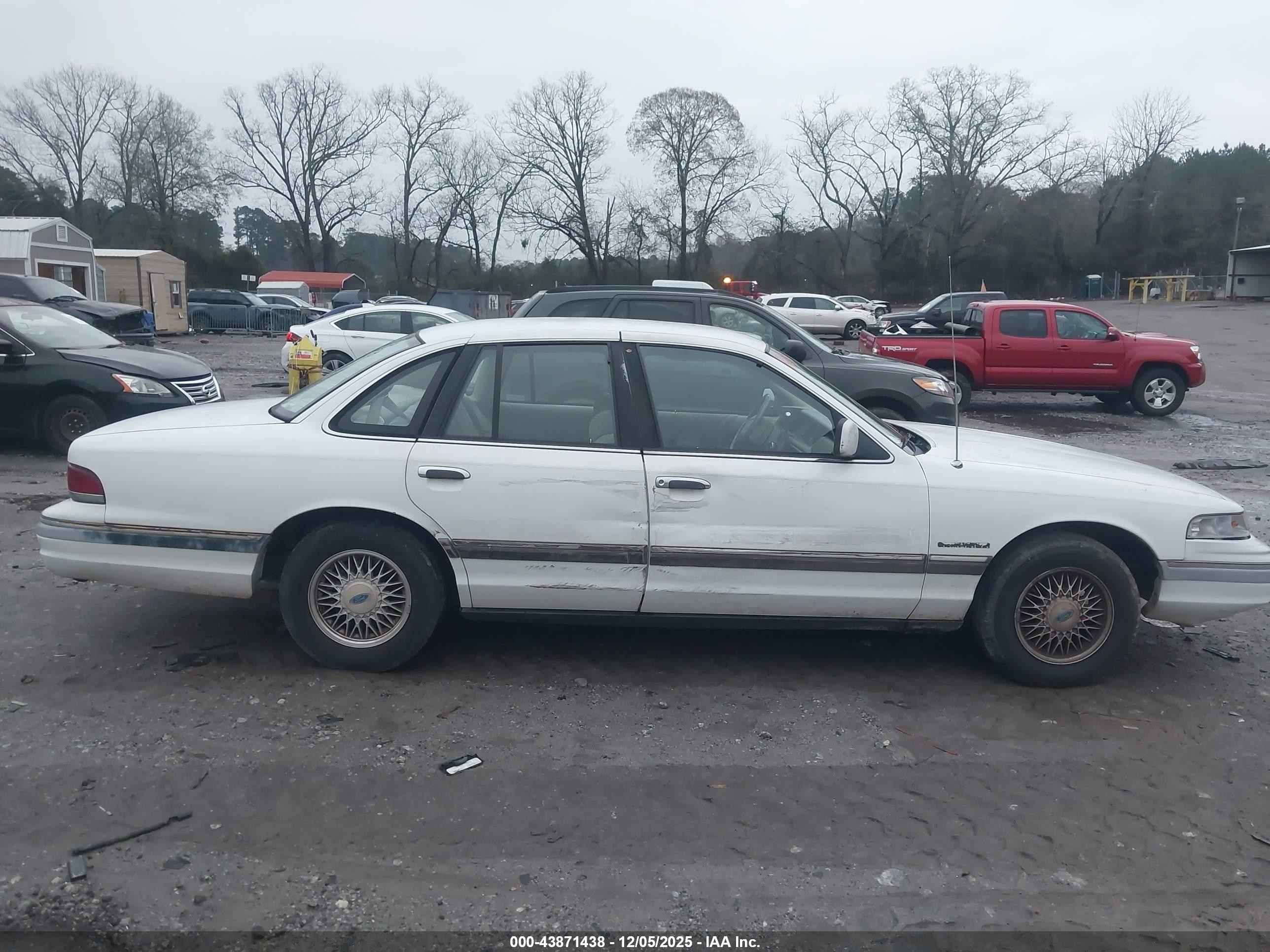 1992 Ford Crown Victoria Lx Белый vin: 2FACP74W1NX111915