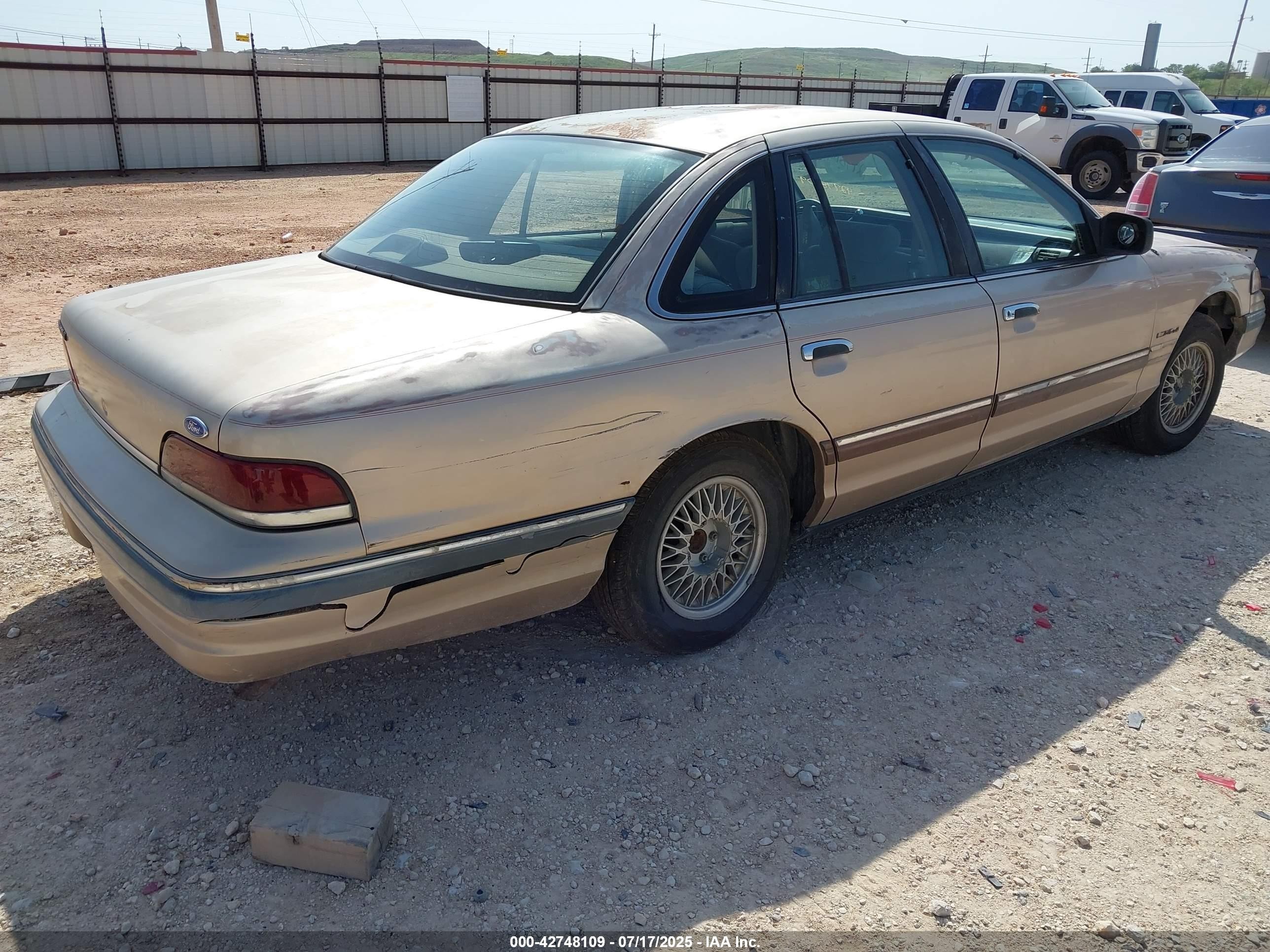 1992 Ford Crown Victoria Lx Beige vin: 2FACP74W9NX243126