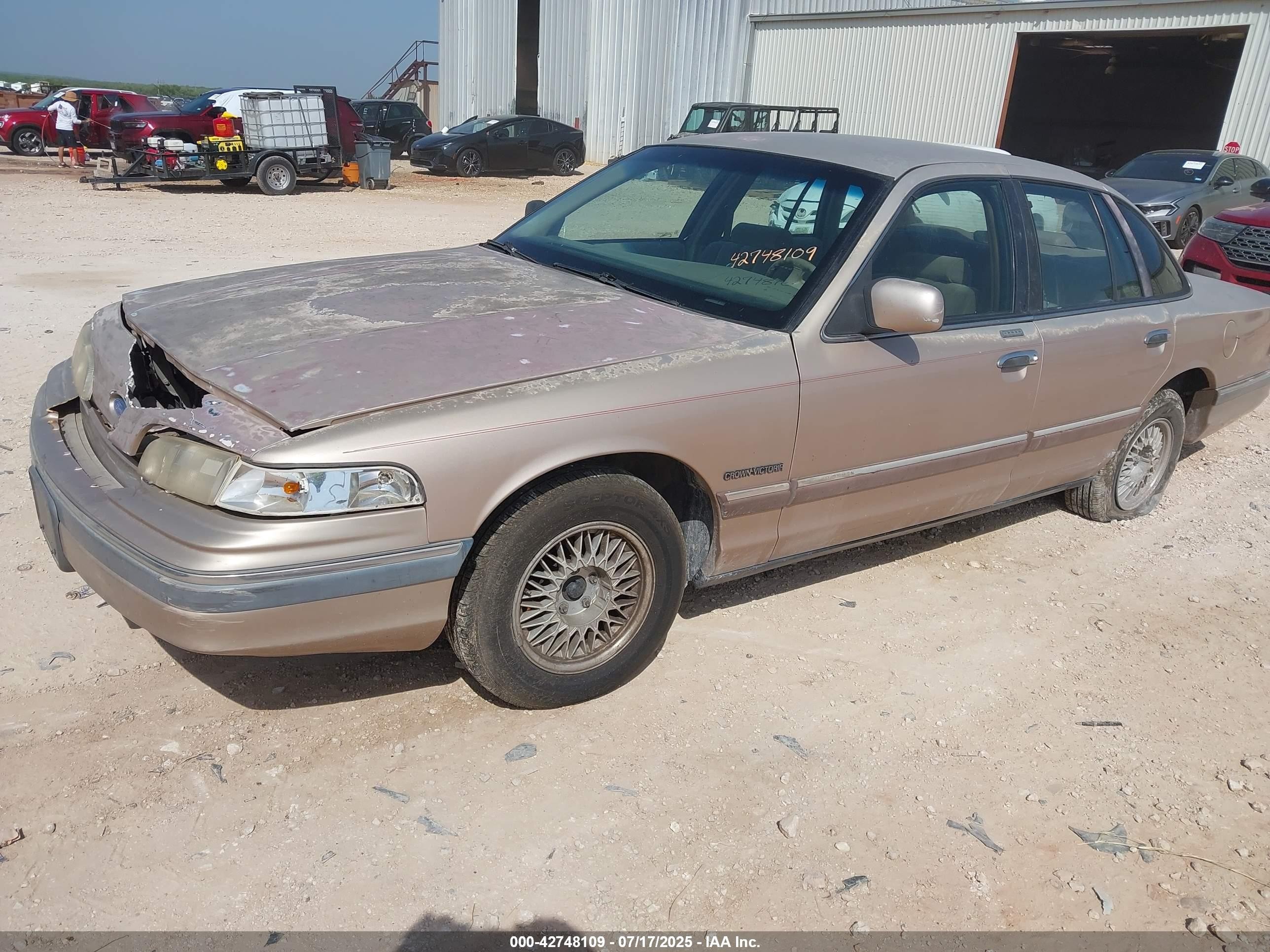 1992 Ford Crown Victoria Lx Beige vin: 2FACP74W9NX243126