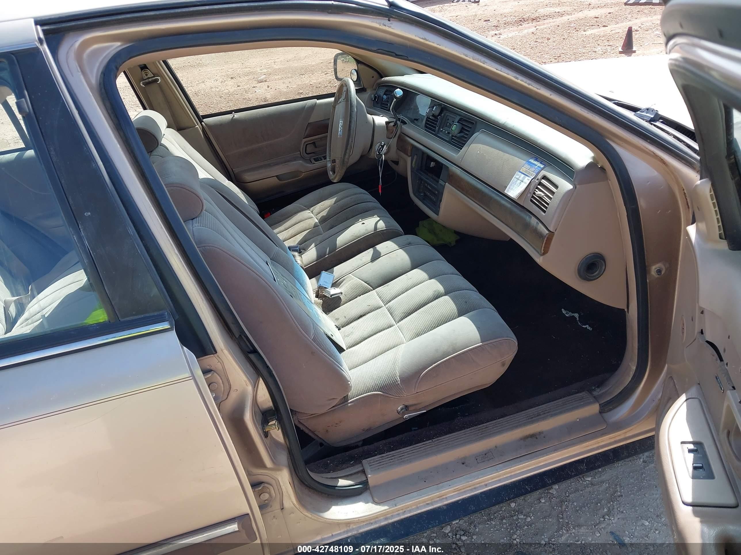 1992 Ford Crown Victoria Lx Beige vin: 2FACP74W9NX243126