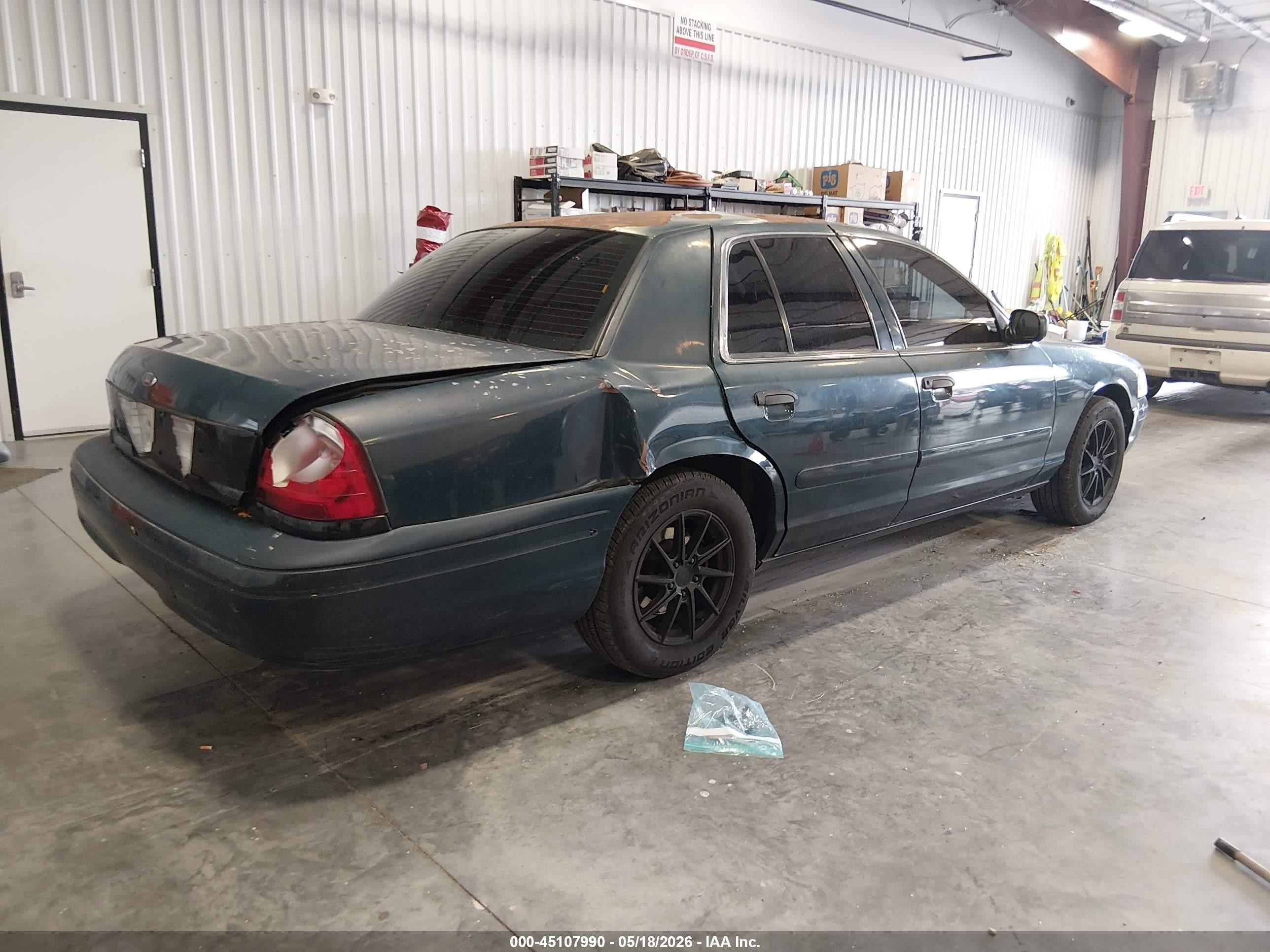 2004 Ford Crown Victoria Police Navy vin: 2FAFP71W14X135020