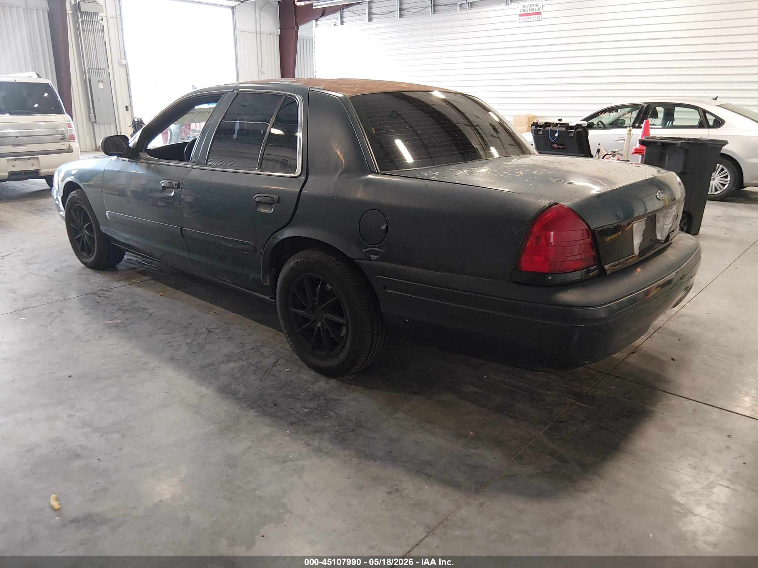 2004 Ford Crown Victoria Police Navy vin: 2FAFP71W14X135020