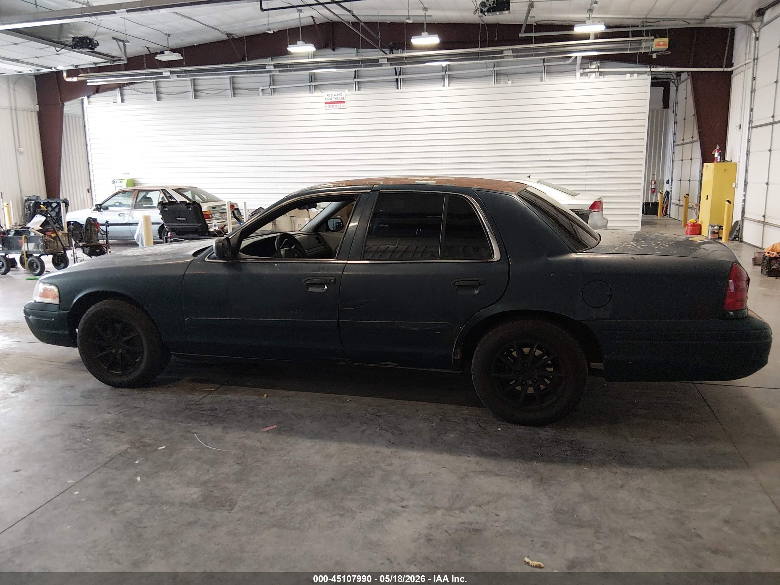 2004 Ford Crown Victoria Police Navy vin: 2FAFP71W14X135020