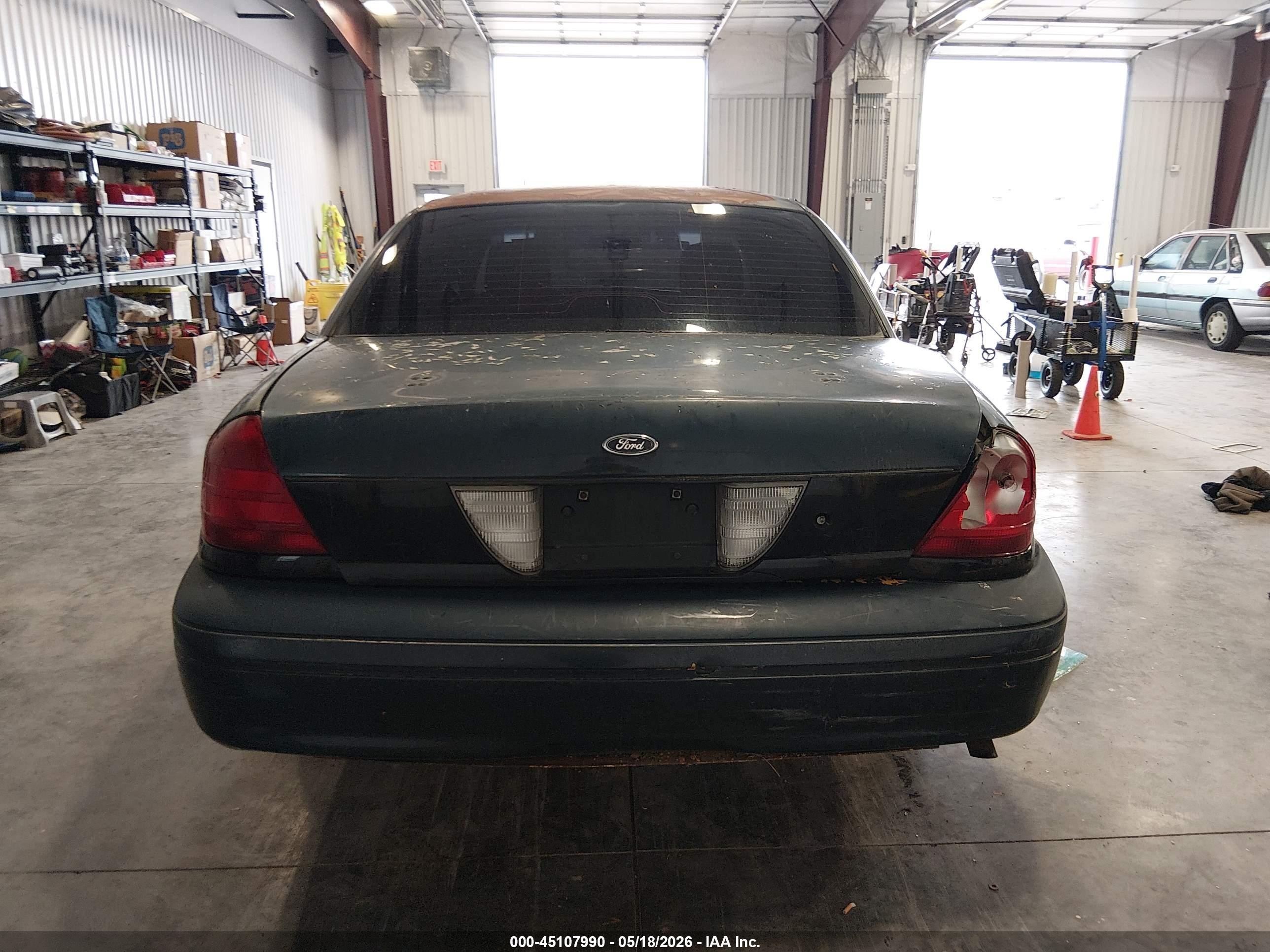 2004 Ford Crown Victoria Police Navy vin: 2FAFP71W14X135020