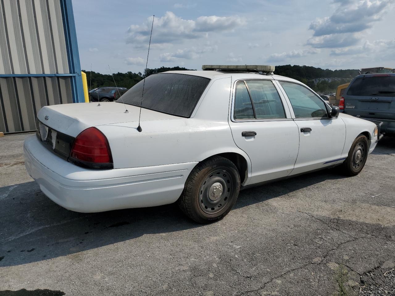 2005 Ford Crown Vict White vin: 2FAFP71W15X123208