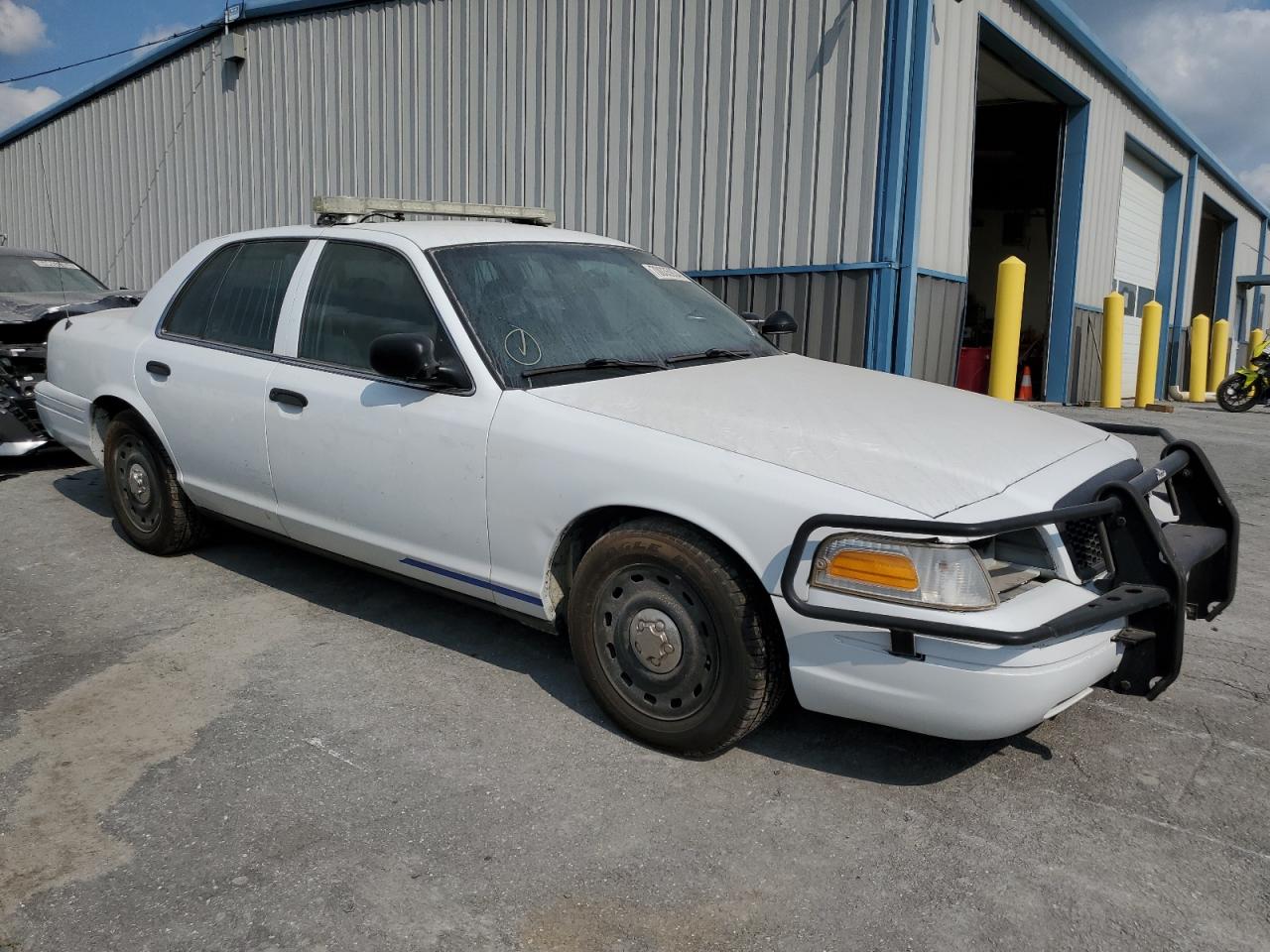 2005 Ford Crown Vict White vin: 2FAFP71W15X123208